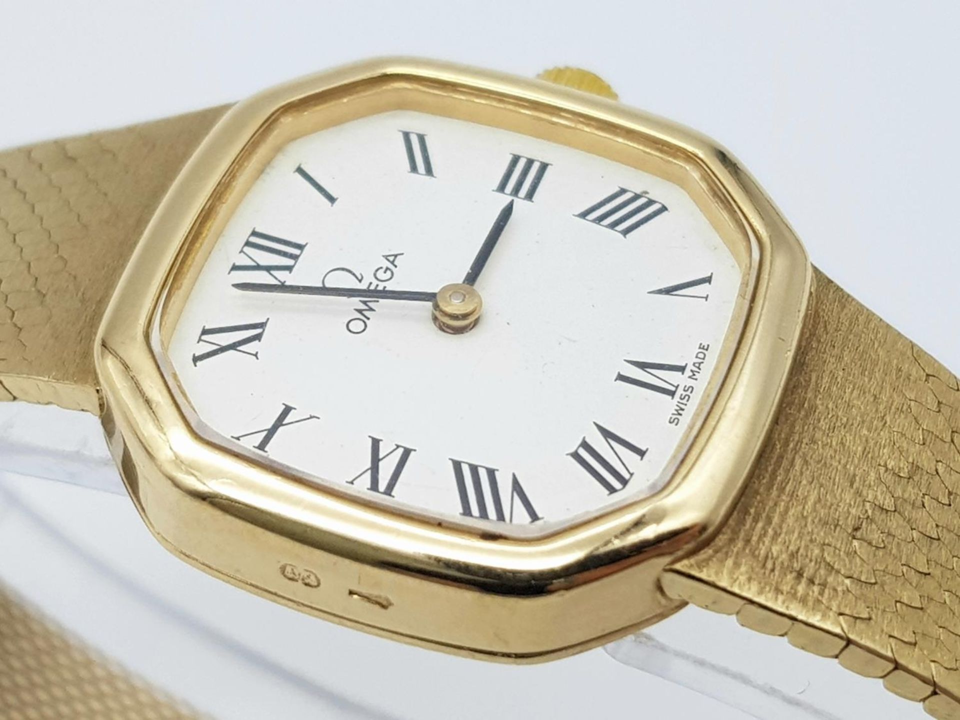 A Beautiful Vintage Omega 9K Gold Ladies Mechanical Watch. 9k gold bracelet and case - 23mm. White - Bild 3 aus 6