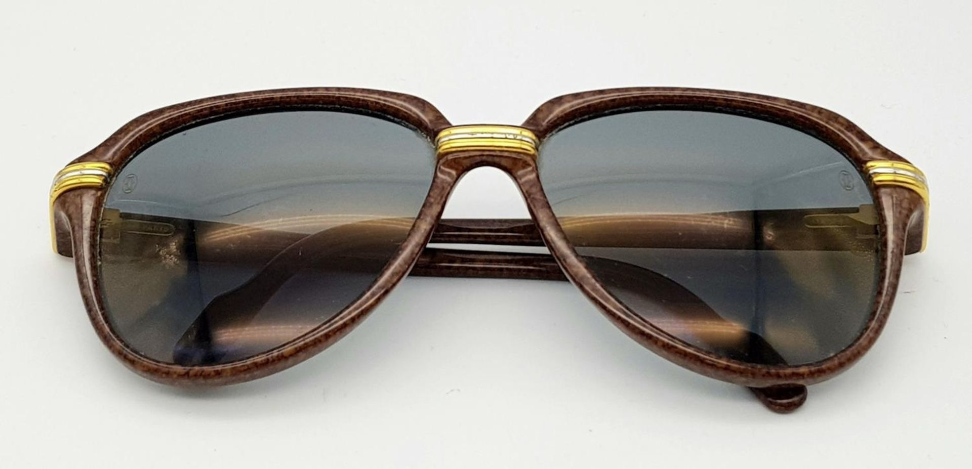 A Pair of Cartier Brown Vitesse Sunglasses. Elegant marble carbon frame with Cartier watermarks on - Bild 5 aus 9