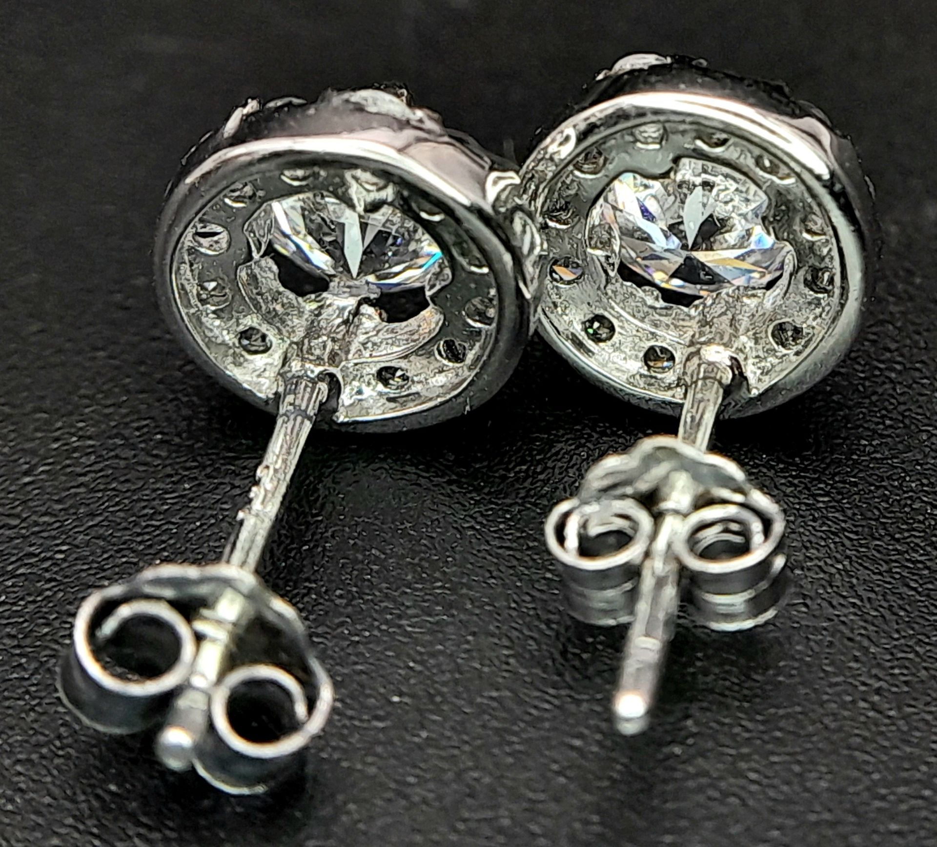A Pair of 925 Silver White Zircon Stud Earrings. - Image 2 of 6