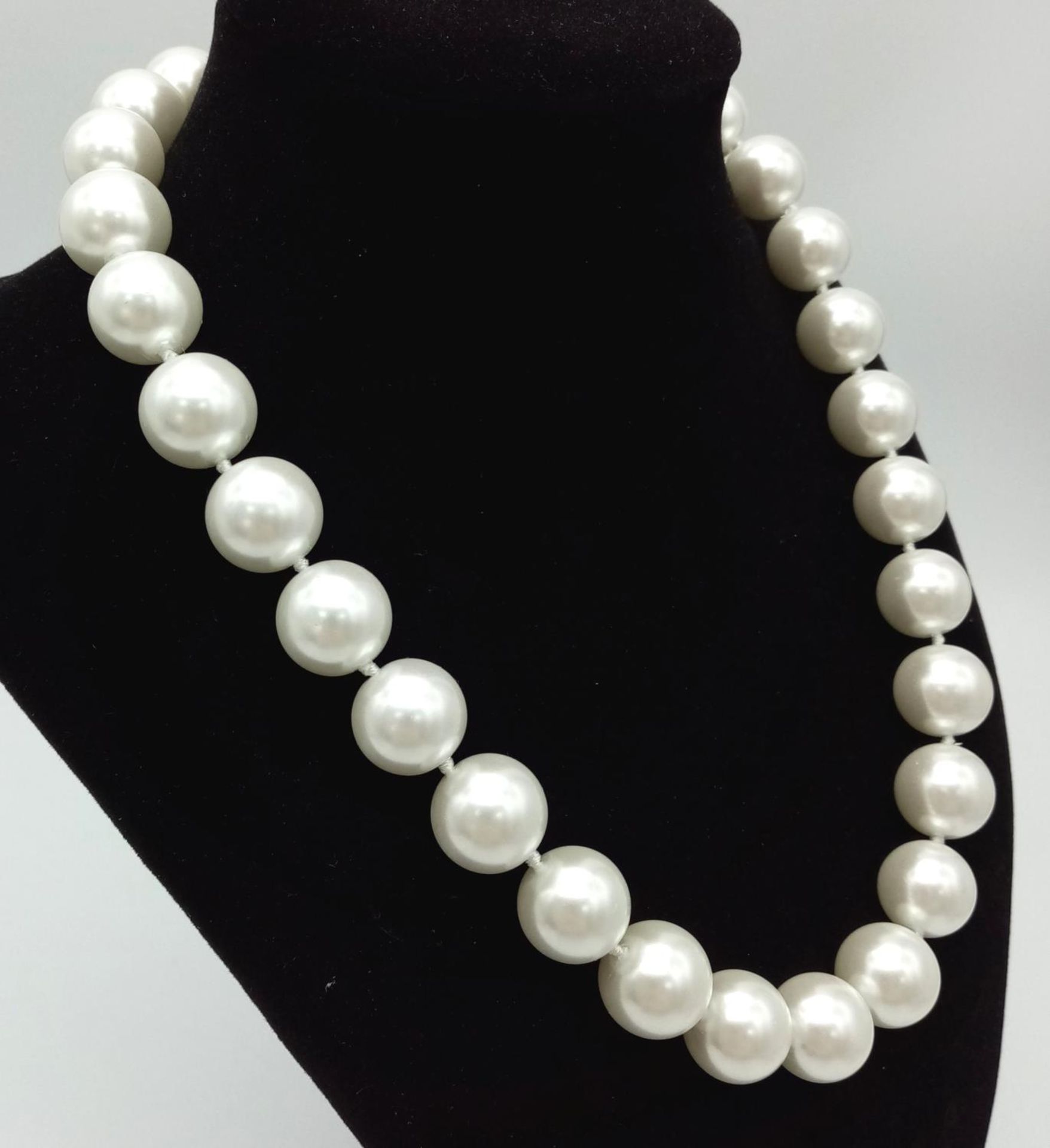 A White South Sea Pearl Necklace with Heart Clasp. 14mm beads. 44cm necklace length. - Image 2 of 3