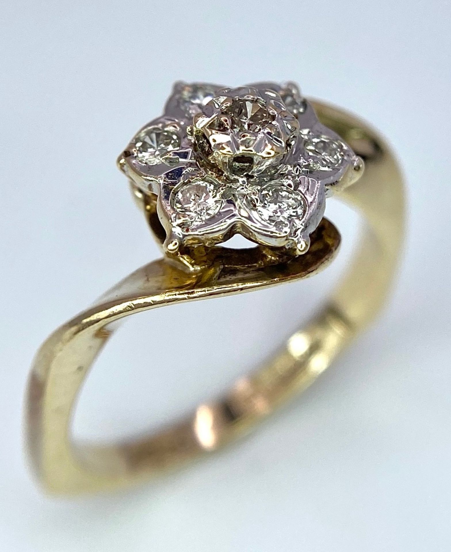 A 9K YELLOW GOLD DIAMOND FANCY VINTAGE CLUSTER RING. Size L, 2.7g total weight. Ref: SC 9008