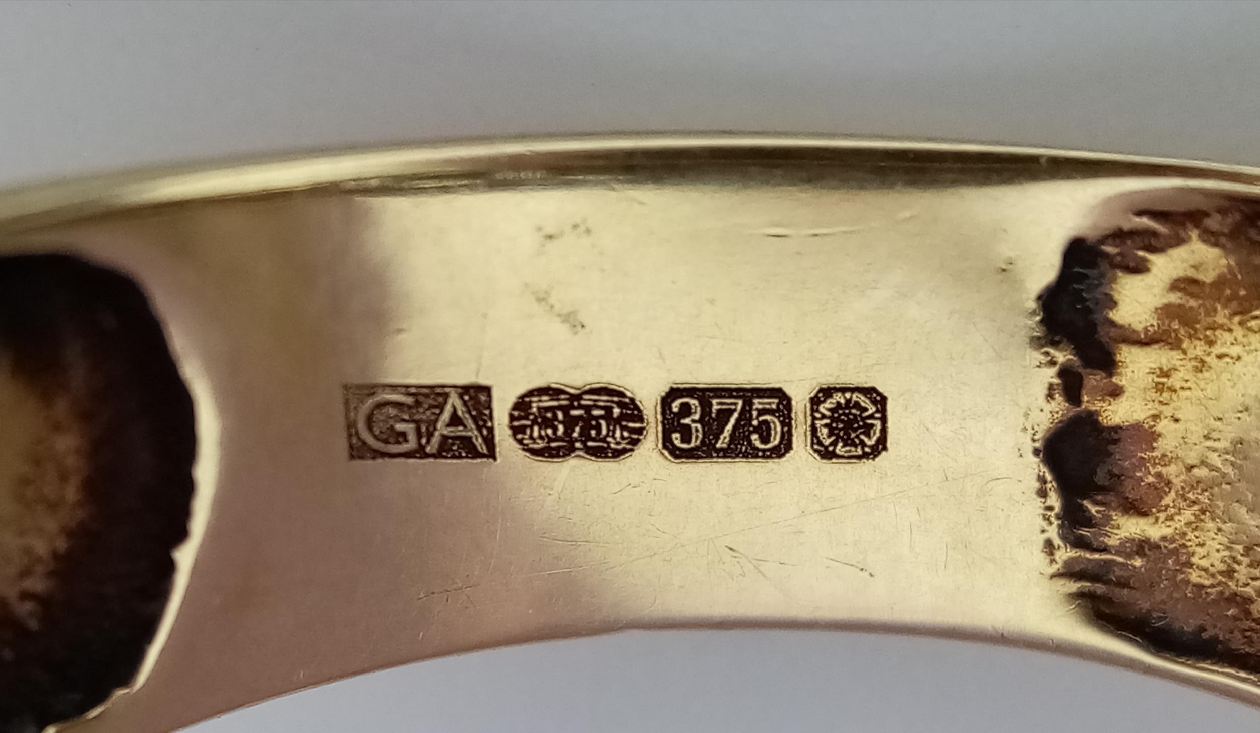 A Vintage 9K Yellow Gold and Diamond Decorative Belt Buckle Gents Ring. Size T. 4.4g total weight. - Image 5 of 5