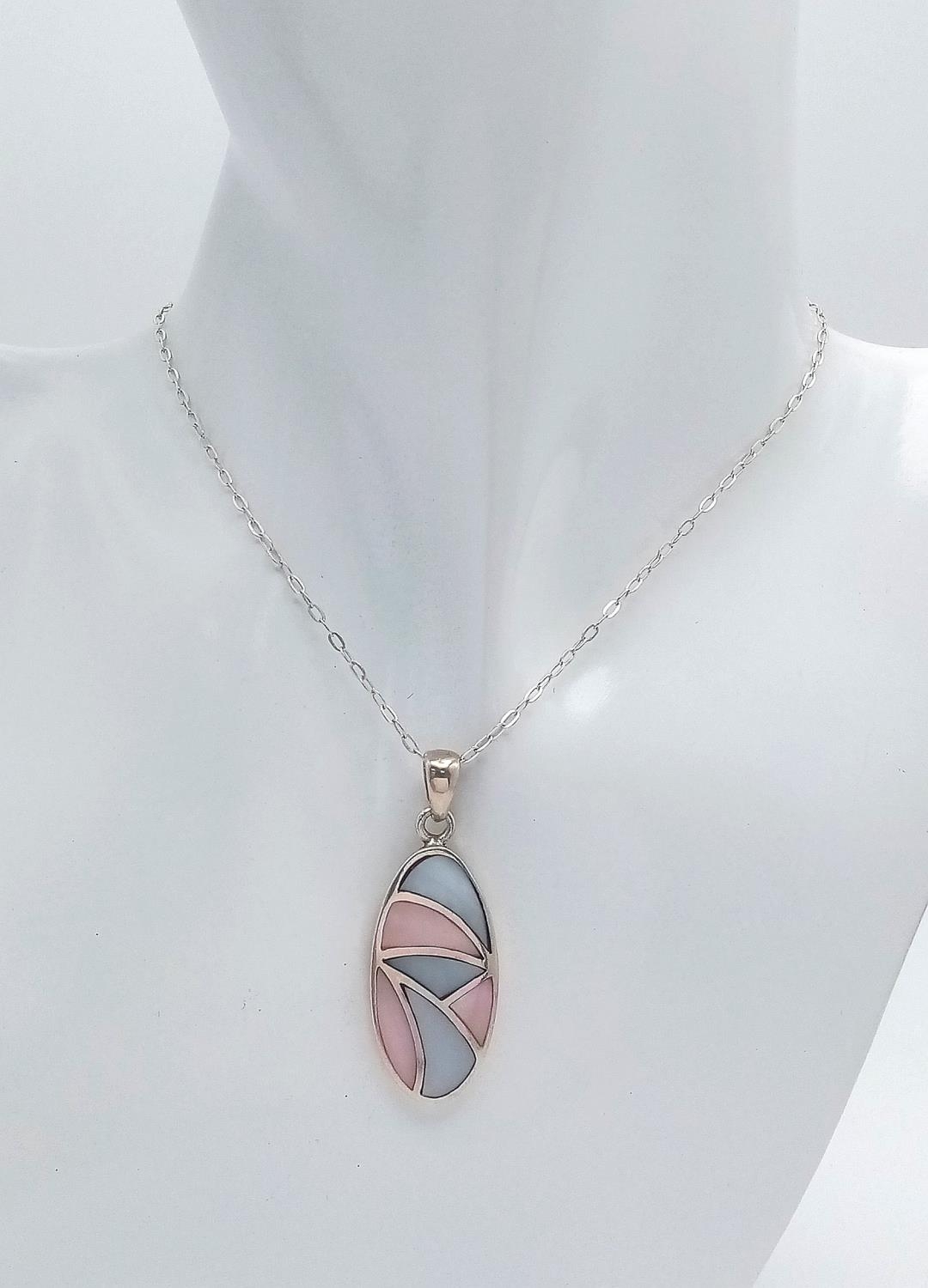 A Vintage Set of Sterling Silver Pink and Blue Nacre (Mother of Pearl) Necklace and Clip on - Image 4 of 6
