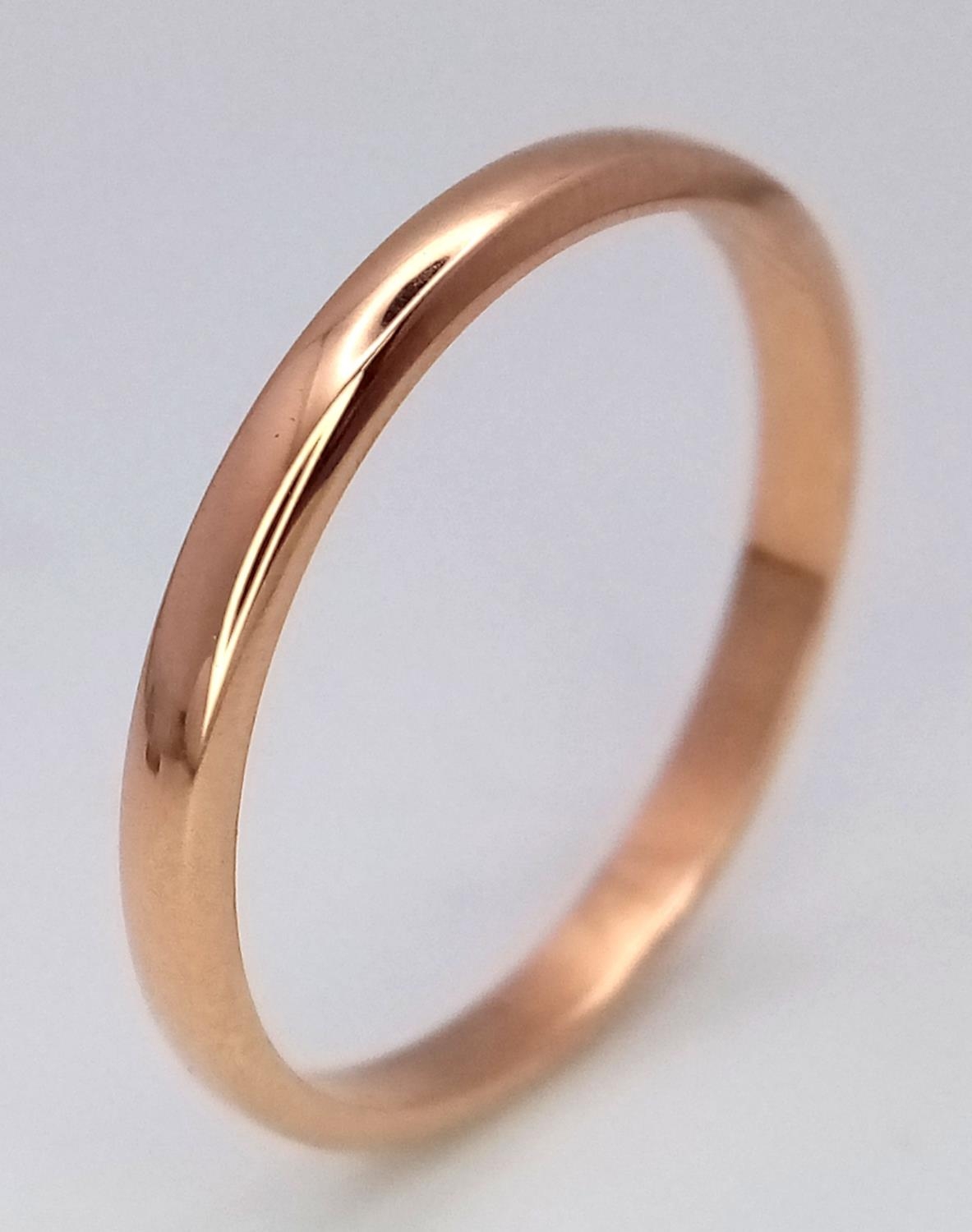 A 18ct Yellow Gold (tested as) Wedding Band Ring, size S1/2, 2.8g total weight. ref: 1273I