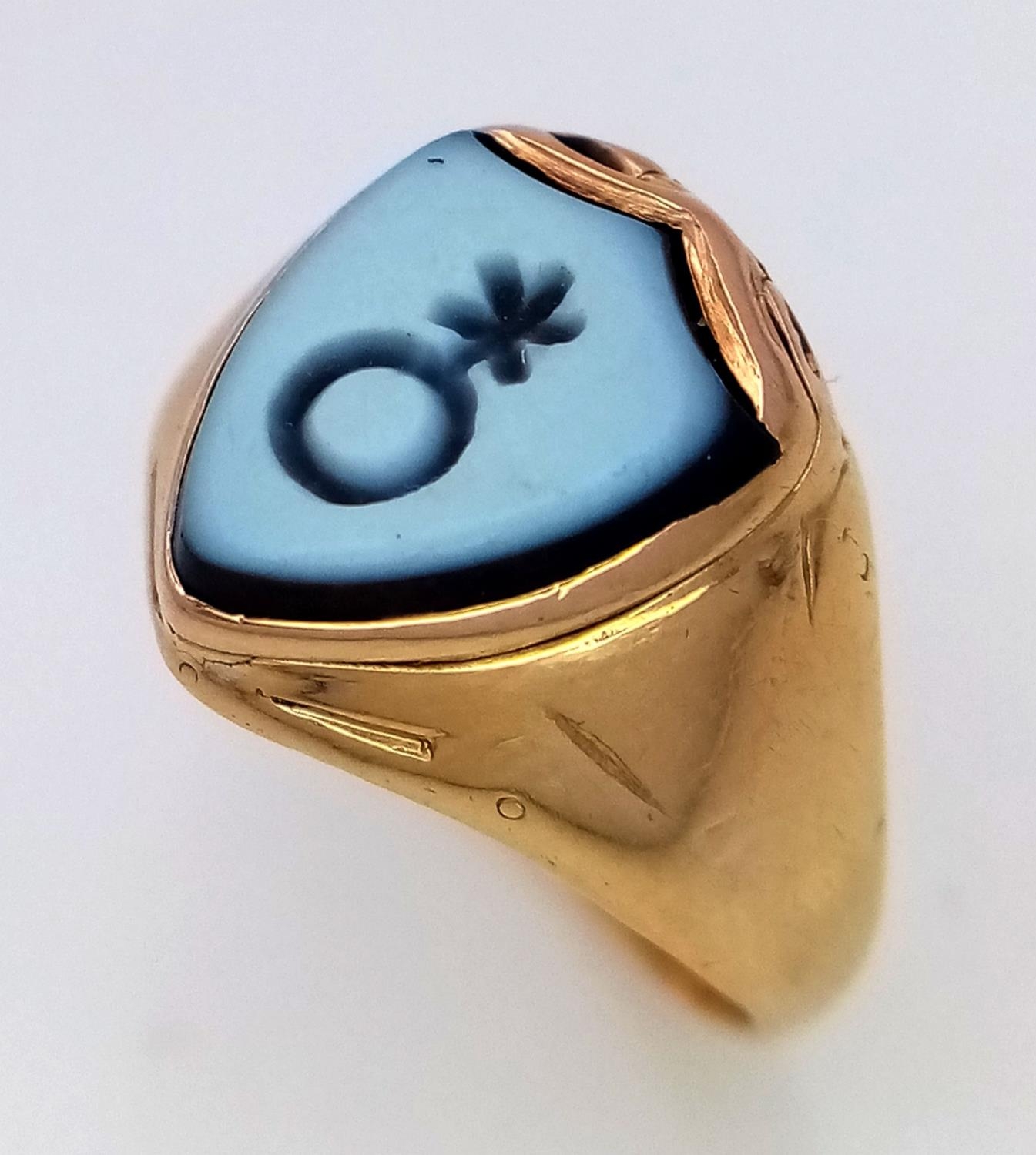 A 18ct Yellow Gold (tested as) Shield Ring, size K1/2, 5g total weight. ref: 1494I - Image 3 of 5