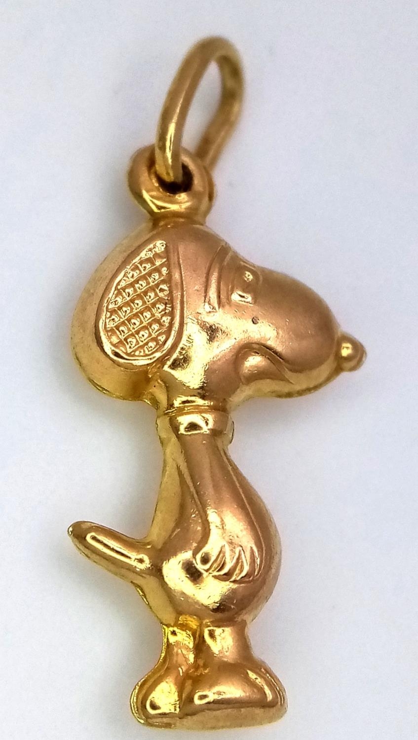 A 9K YELLOW GOLD SNOOPY THE DOG CHARM 1G , 37mm x 10mm. SC 9006