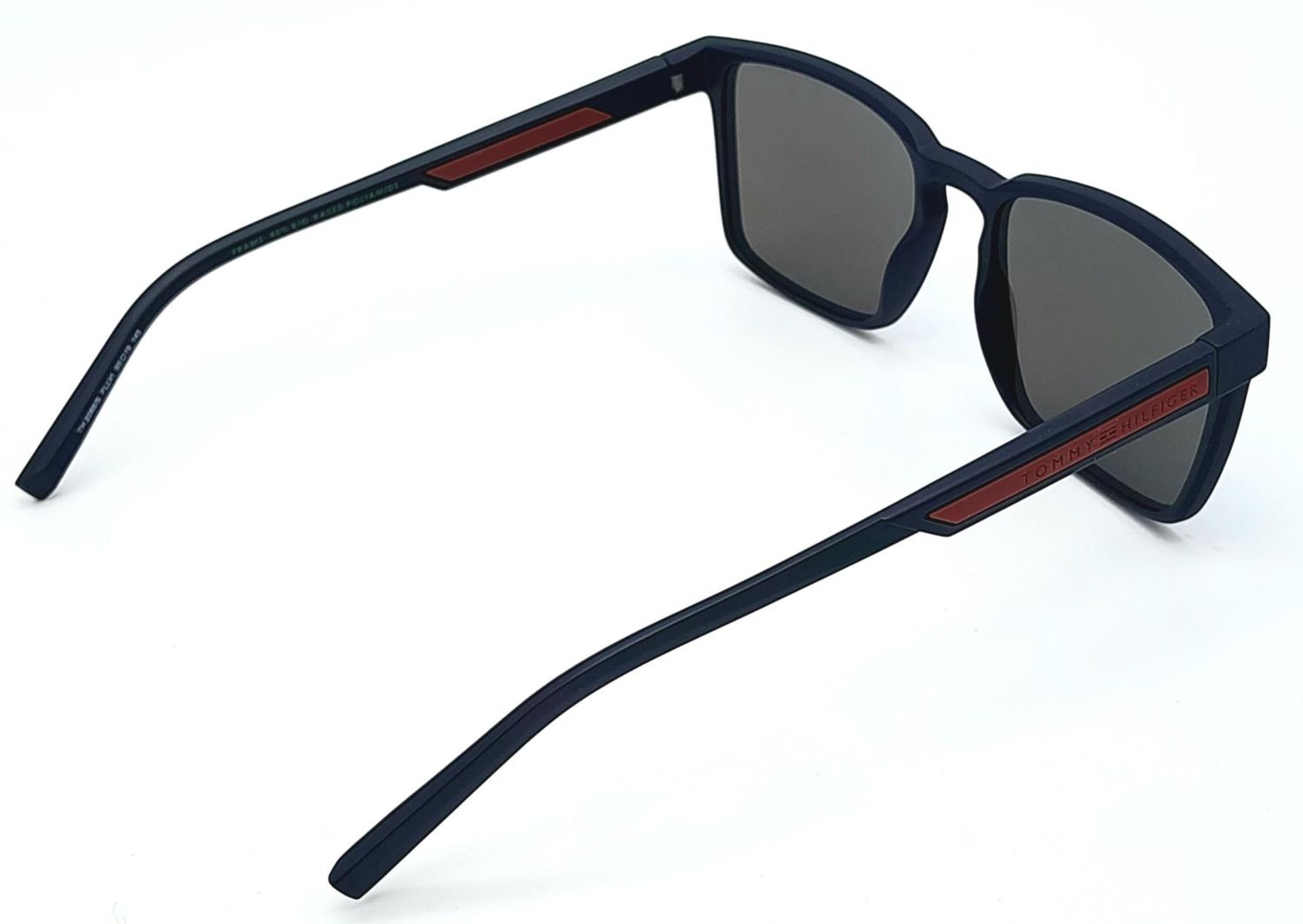 A Pair of Designer Tommy Hilfiger Sunglasses. - Image 4 of 5
