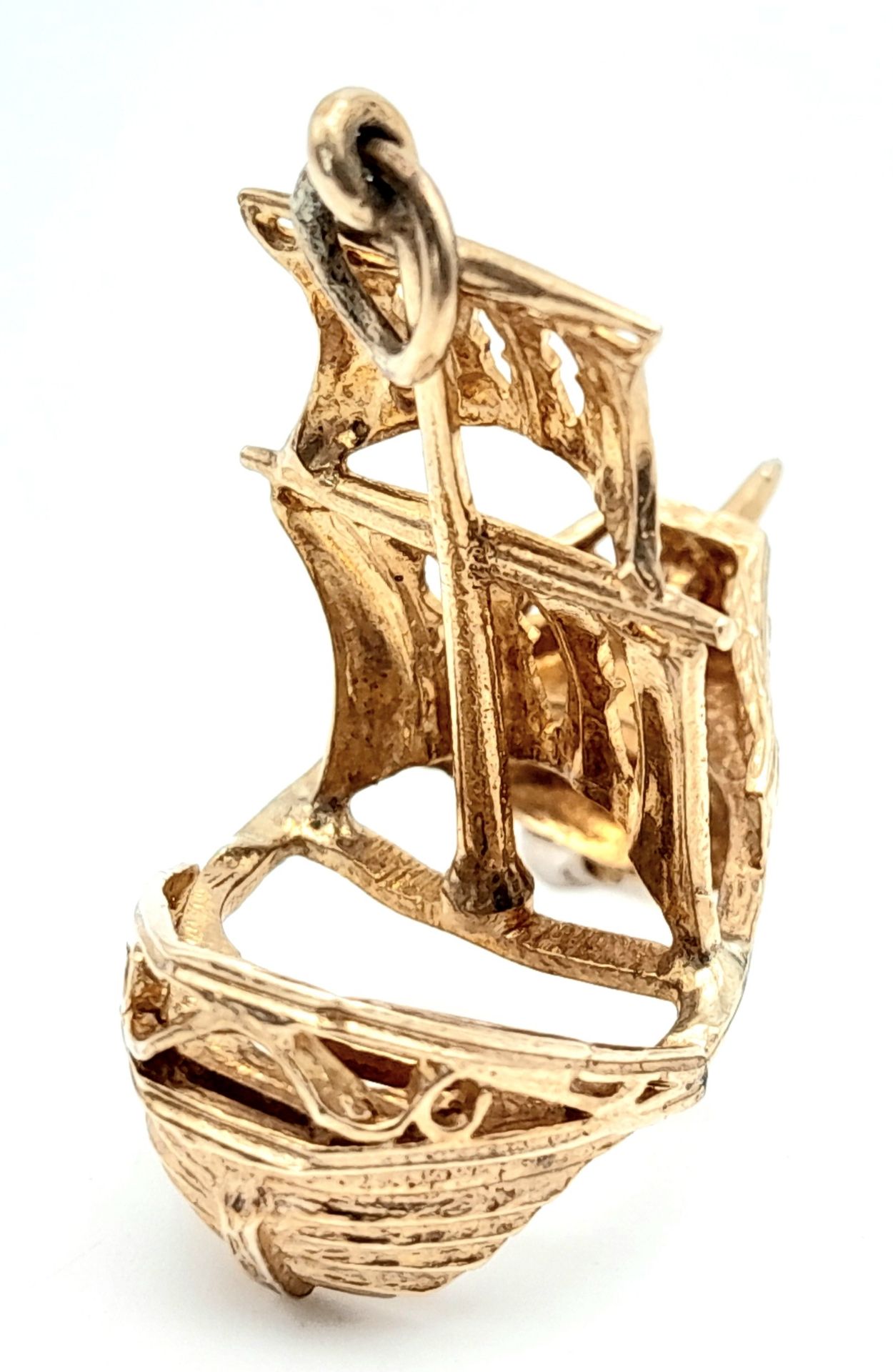 A 9K YELLOW GOLD PIRATE SHIP CHARM. 3.4cm length, 5.2g weight. Ref: SC 8138 - Image 2 of 5