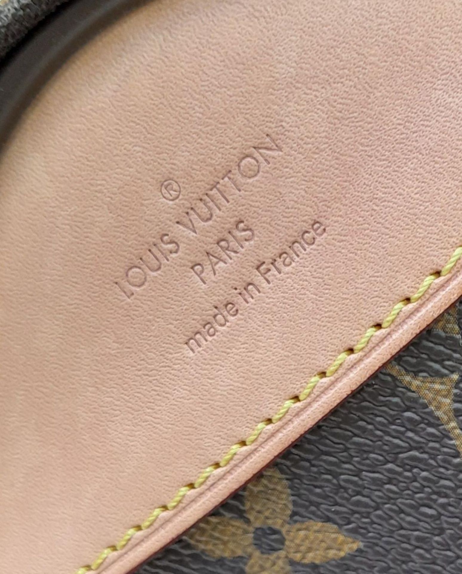 A Louis Vuitton Monogram Pegase Suitcase. Durable leather exterior with gold-toned hardware. Front - Bild 10 aus 16
