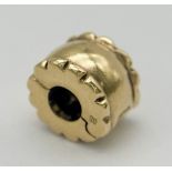 A 14K YELLOW GOLD PANDORA CLIP CHARM. 8mm diameter, 1.9g weight. Ref: SC 8133