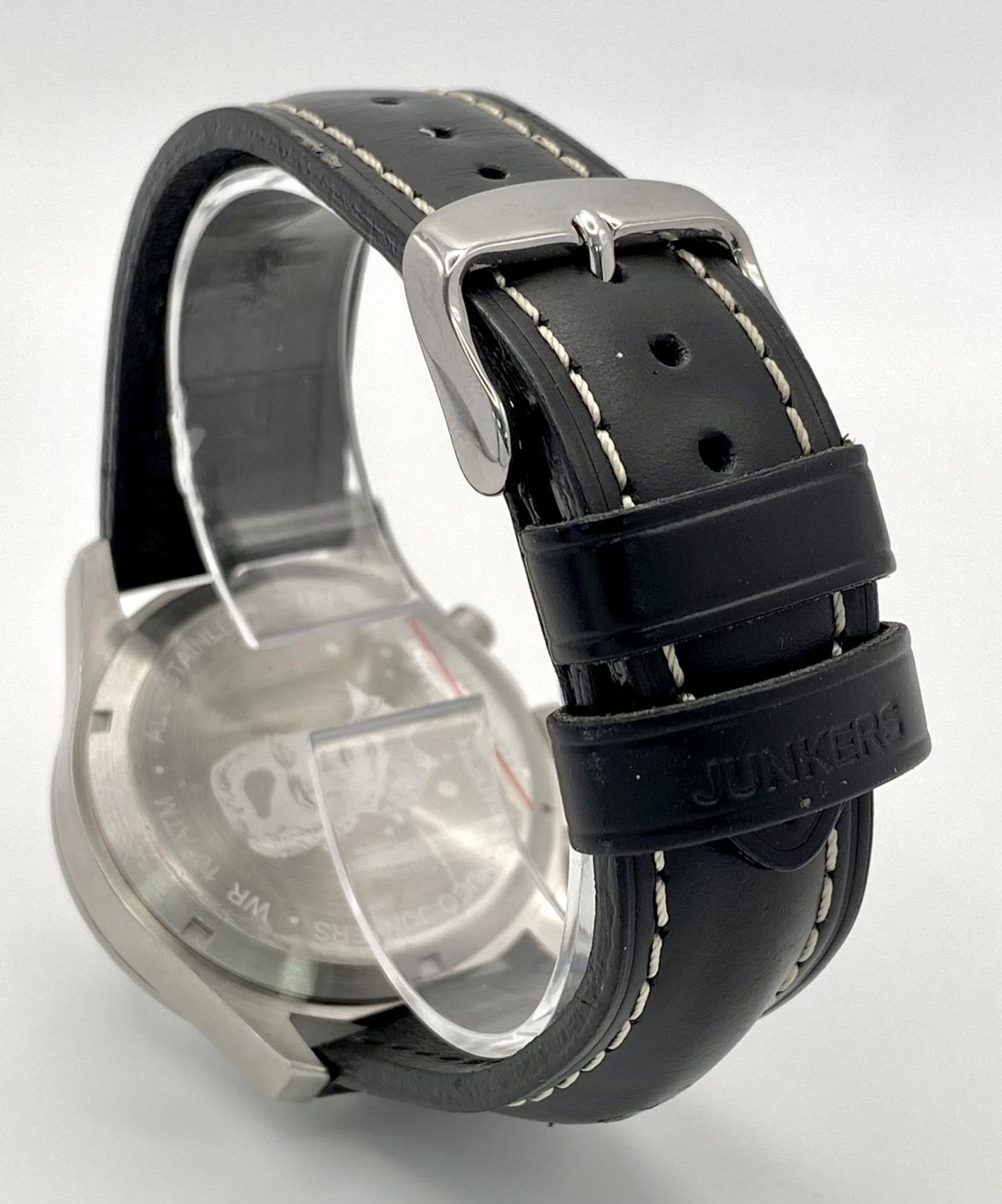 A Junkers Chronograph Quartz Gents Watch. Black leather strap. Stainless steel case - 42mm. White - Bild 7 aus 7