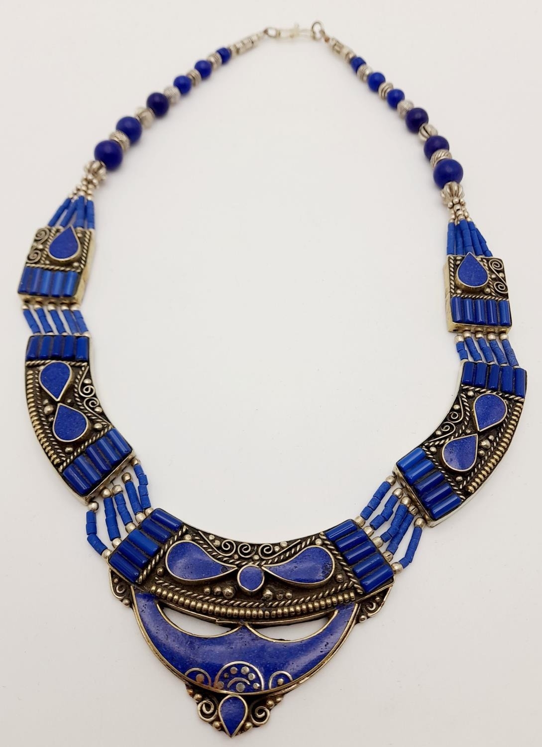 A tribal, wonderfully crafted, white metal and lapis lazuli necklace and bracelet set in a - Image 3 of 6
