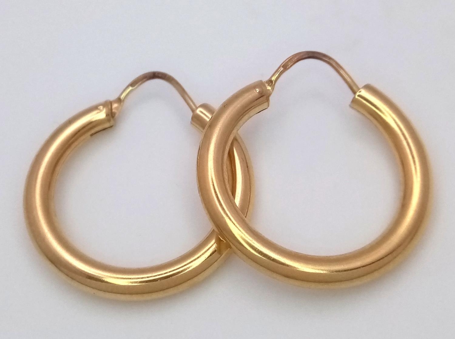 A 18ct Yellow Gold Hoops Earrings, 2.8g total weight. ref: 1509I