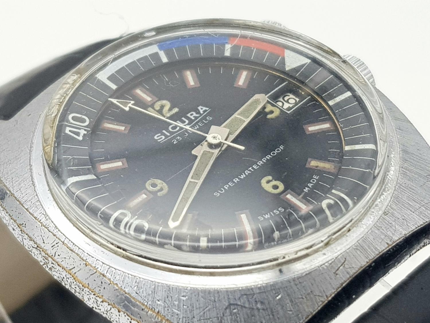 A Vintage Secura 23 Jewels Mechanical Gents Watch. Black leather strap. Stainless steel case - 38mm. - Bild 3 aus 5