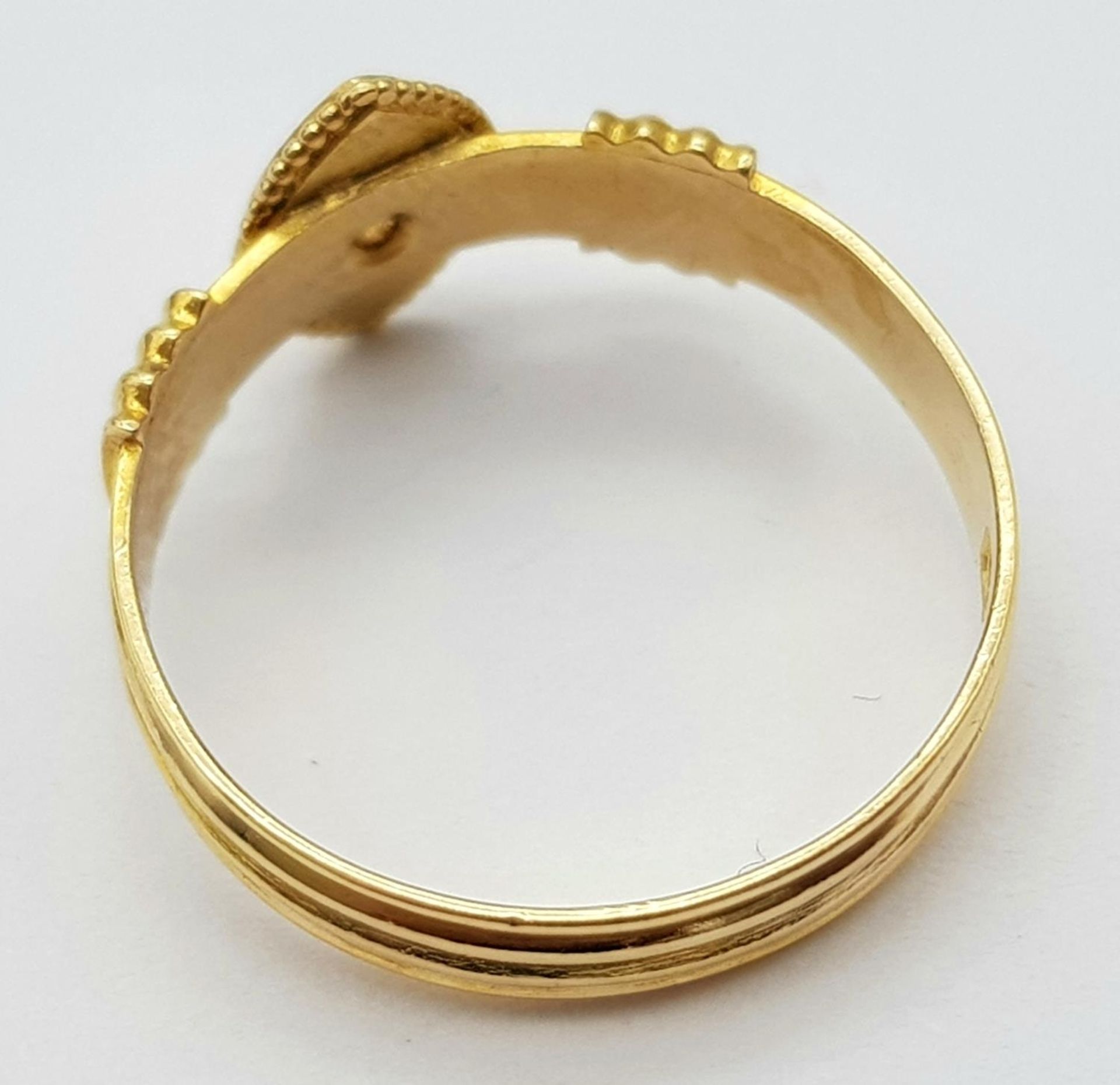 AN ANTIQUE 18K YELLOW GOLD DIAMOND RING. Hallmarked Birmingham, 1894. Size O, 2.5g total weight. - Image 4 of 5