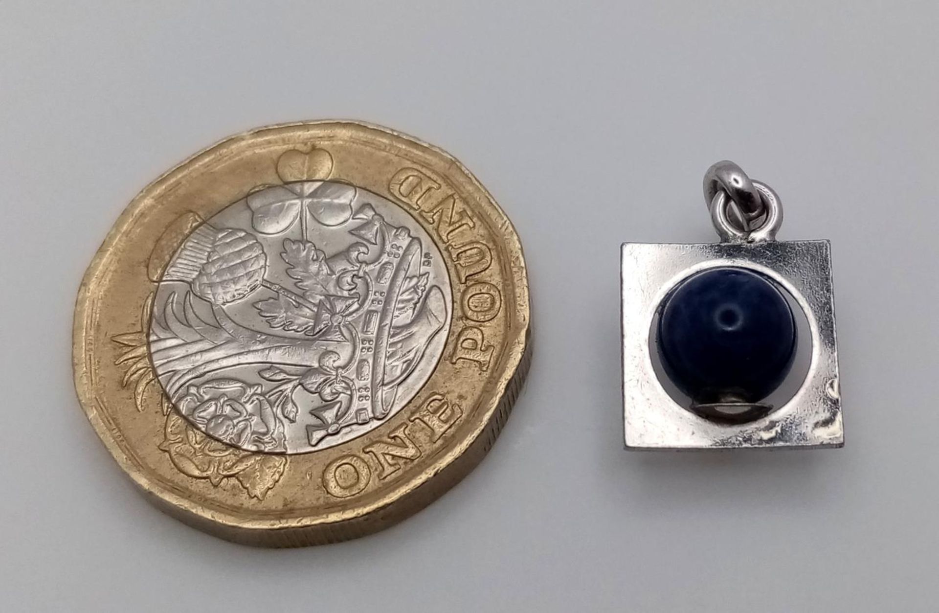A 14ct white gold (tested as) lapis lazuli pendant, 1.1g , 10cm x 17cm. ref: BM06 - Image 3 of 3
