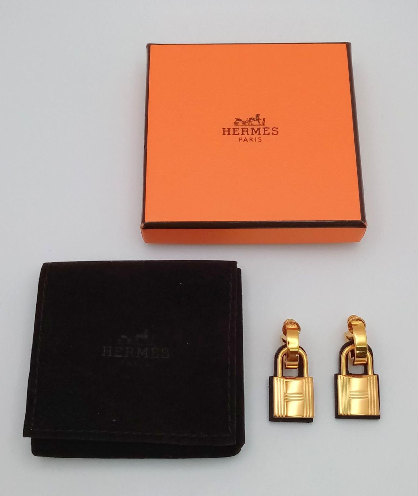 A Pair of Designer Gold Plated Hermes Padlock Earrings. Comes with original packaging. - Bild 6 aus 7