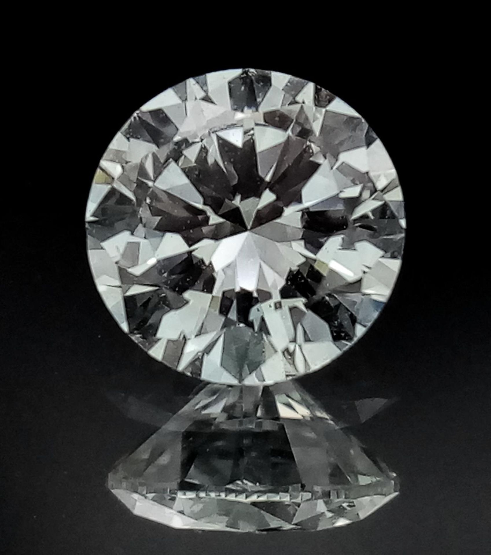 A 1.005ct Brilliant Round Cut Diamond. VVS2 Clarity. H Colour. IDL certificate.