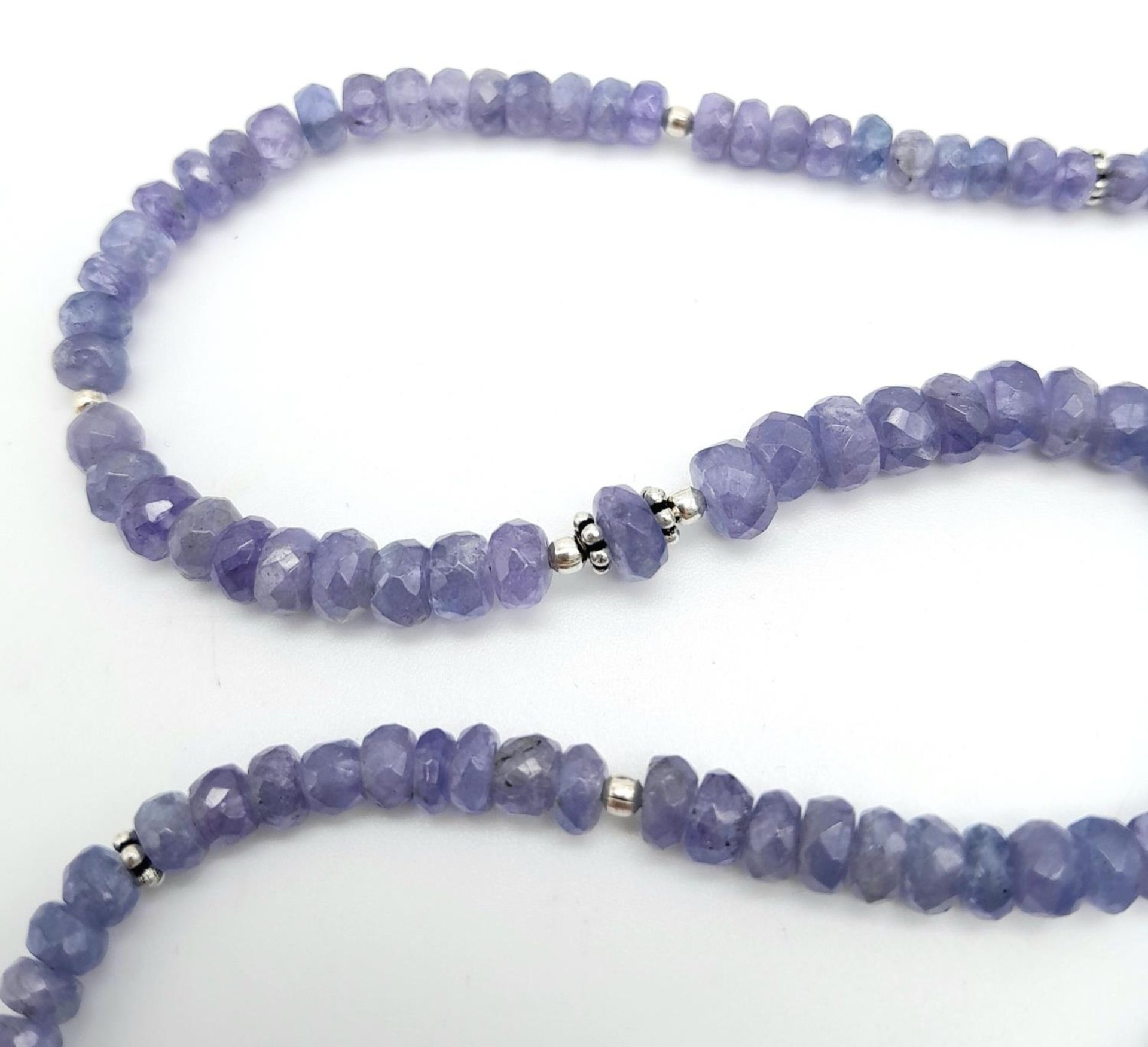 An 80ctw Single Strand Tanzanite Gemstone Necklace with 925 Silver Clasp. 44cm. Ref: Cd-1310 - Image 4 of 5