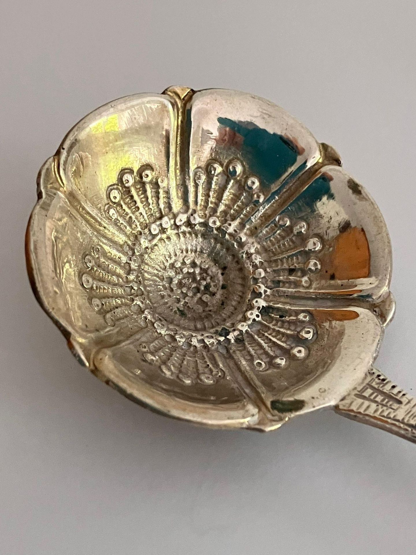 Antique Continental SILVER CADDY SPOON. Hallmark for Germany circa 1890 - 1900. Nicely decorated - Image 2 of 3