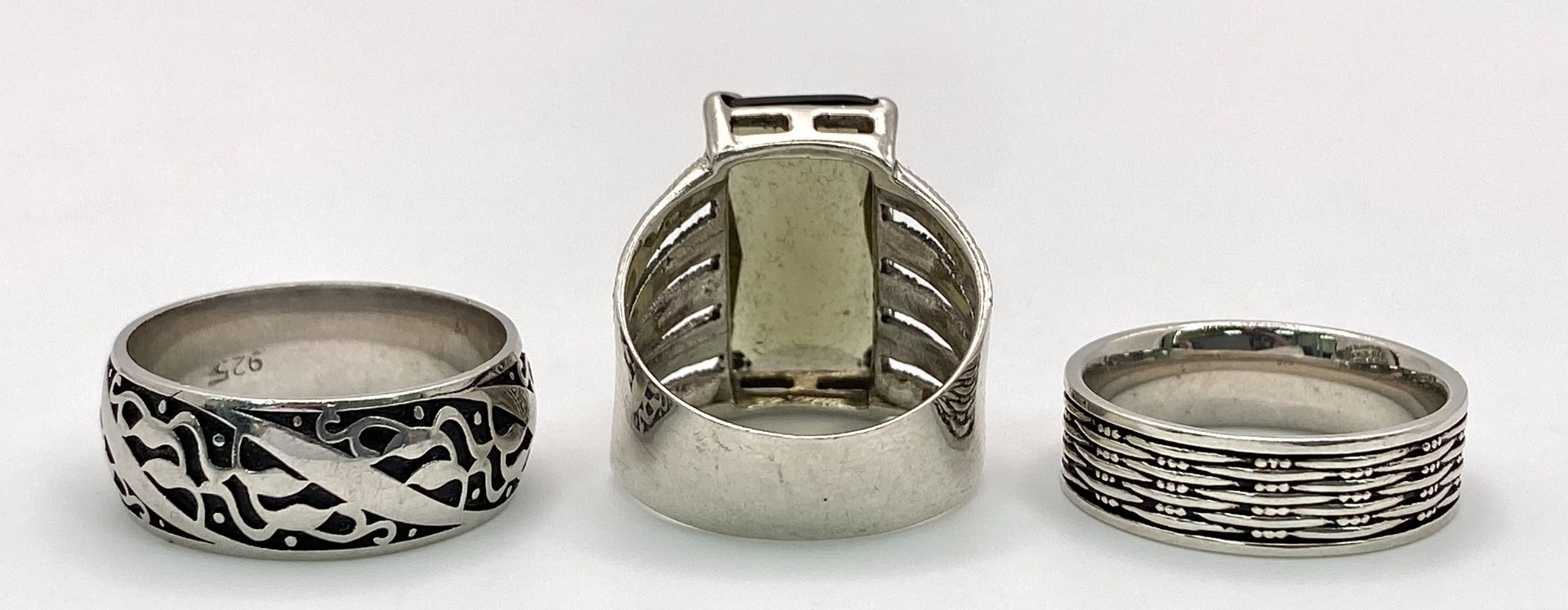 Three Different Style 925 Silver Rings. Sizes: 2 x R, 1 x U. - Bild 2 aus 6