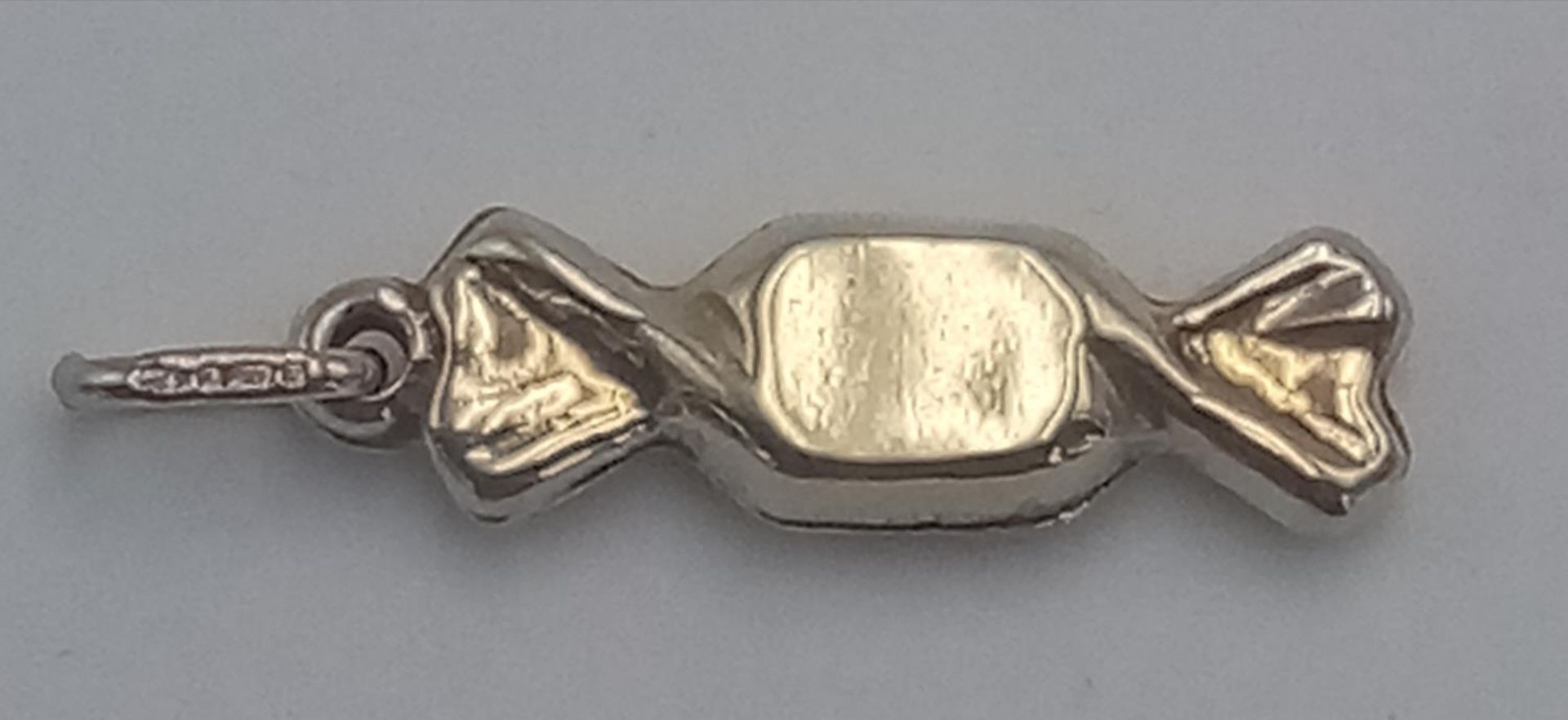 A 9K YELLOW GOLD SWEET IN WRAPPER CHARM. 29mm length, 1.2g total weight. Ref: SC 9055 - Image 2 of 3