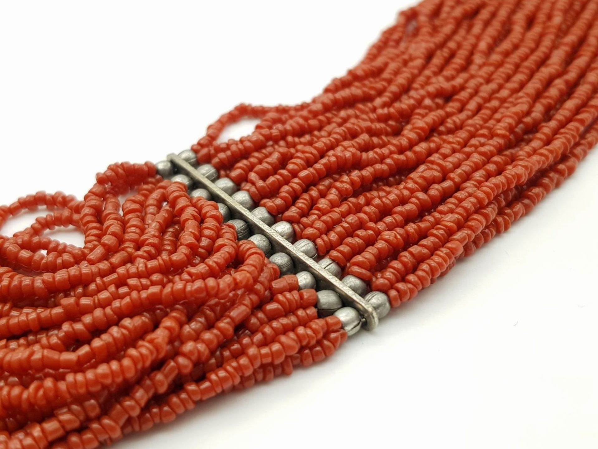 A Statement Multi-Strand Coral Necklace with a Trio of Discs. 1m length, 241.20g total weight. - Image 4 of 5