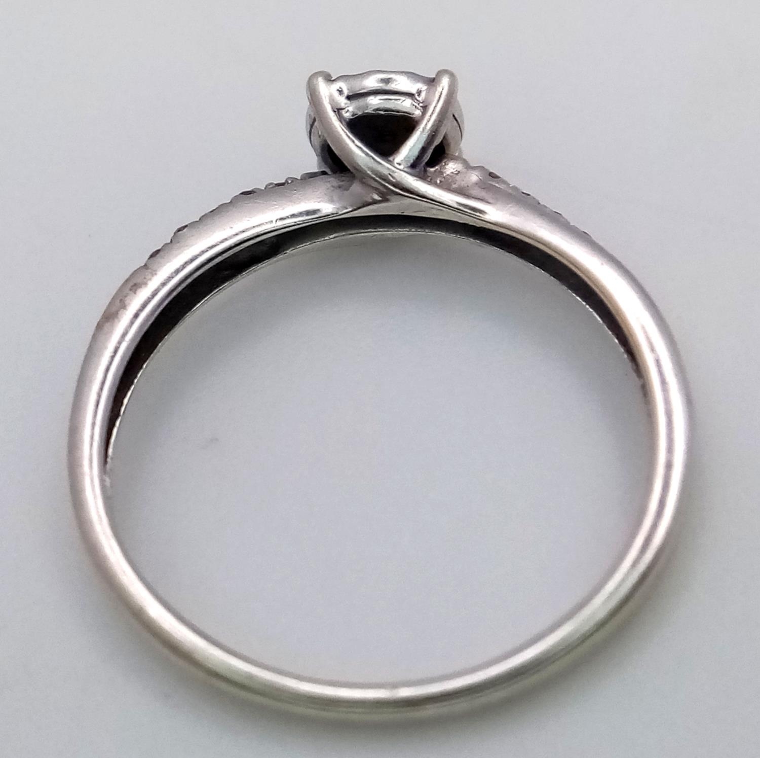 A 9K WHITE GOLD DIAMOND RING. Size K, 1.3g total weight. Ref: SC 9011 - Image 4 of 5