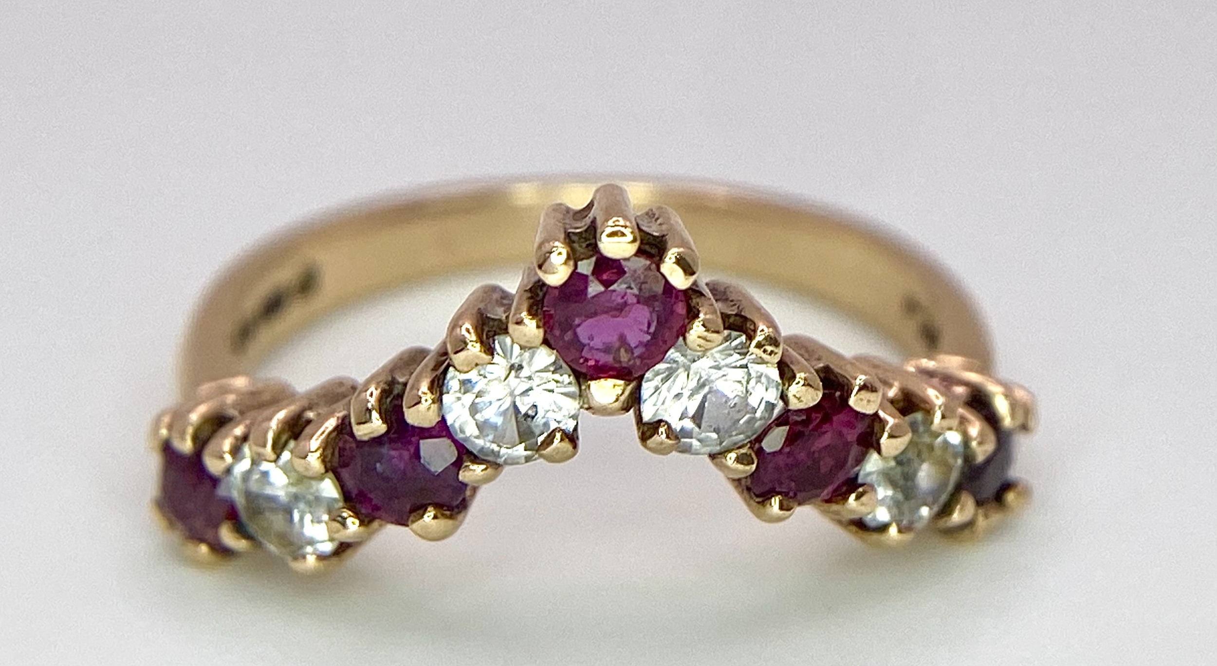 A 9ct Yellow Gold Clear and Red Stone Set Ring, size N, 3.1g weight. ref: SH1469I - Image 4 of 7