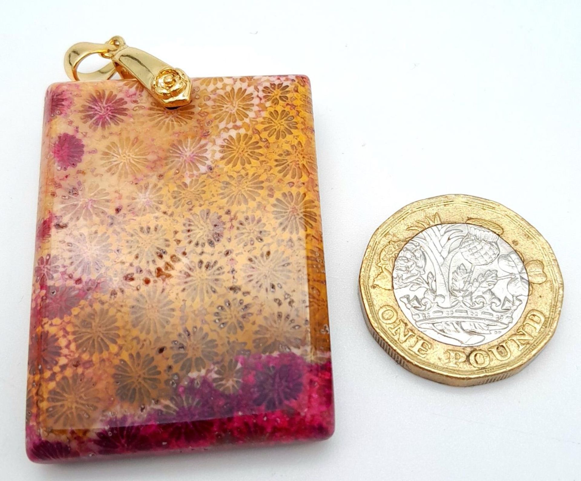 A Fossilized Sea Sediment Pendant with Gilded Bail. 6.4cm length, 27.15g total weight. - Image 4 of 4