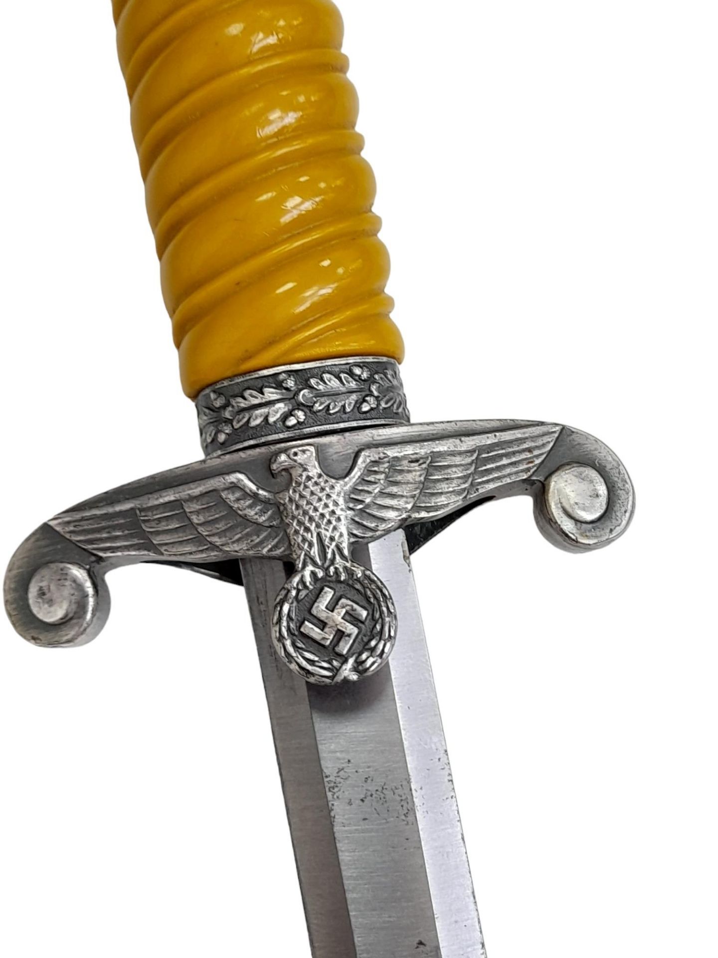 3rd Reich Army Dagger by Holler of Solingen. Nice crack free pumpkin coloured handle. Overall very - Image 4 of 5
