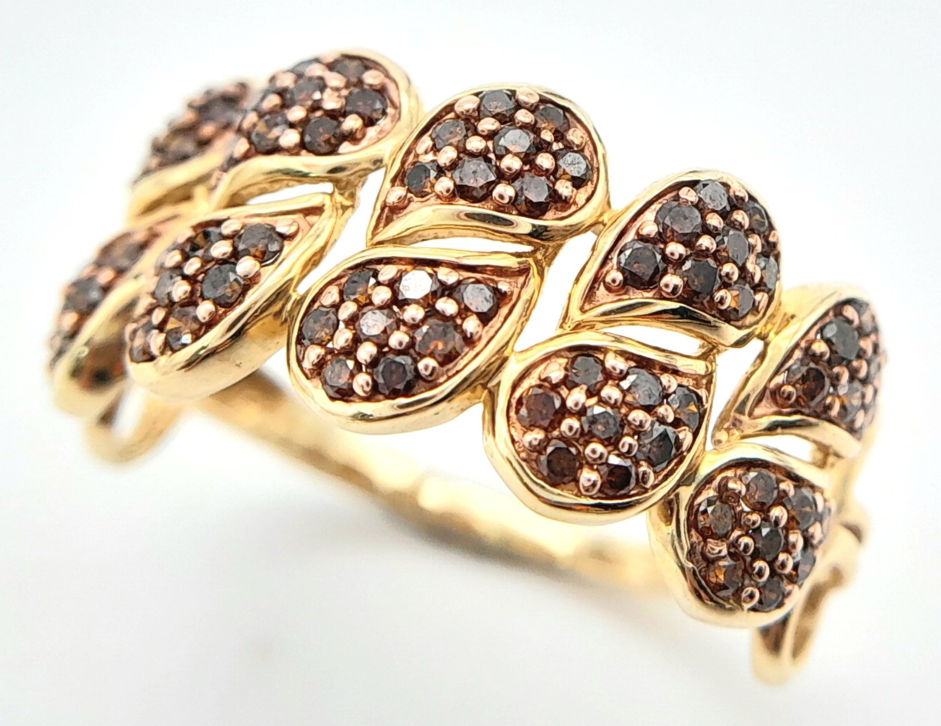 A 9K YELLOW GOLD COLOURED DIAMOND SET RING. 0.80ctw, Size N, 2.2g total weight. Ref: SC 8036 - Bild 3 aus 6