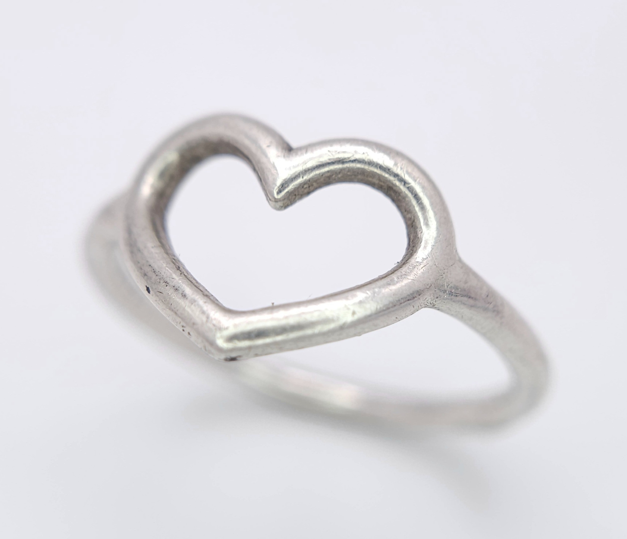 A PANDORA STERLING SILVER HEART RING. UK size N, US size 54, 2g weight. Ref: SC 8087 - Image 2 of 7