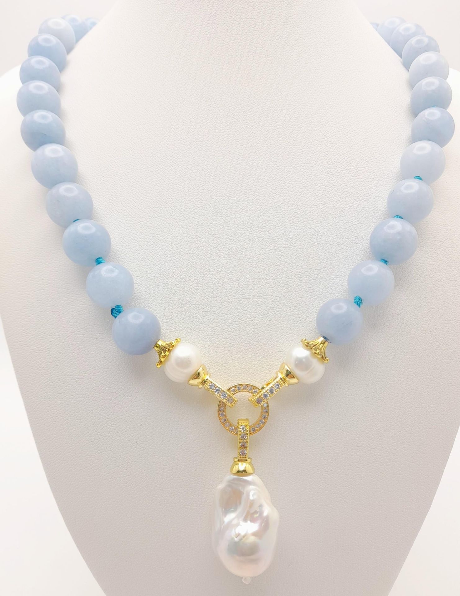 A Blue Aquamarine Beaded Necklace with a Hanging Keisha Baroque Pearl Pendant. Gilded clasp. White