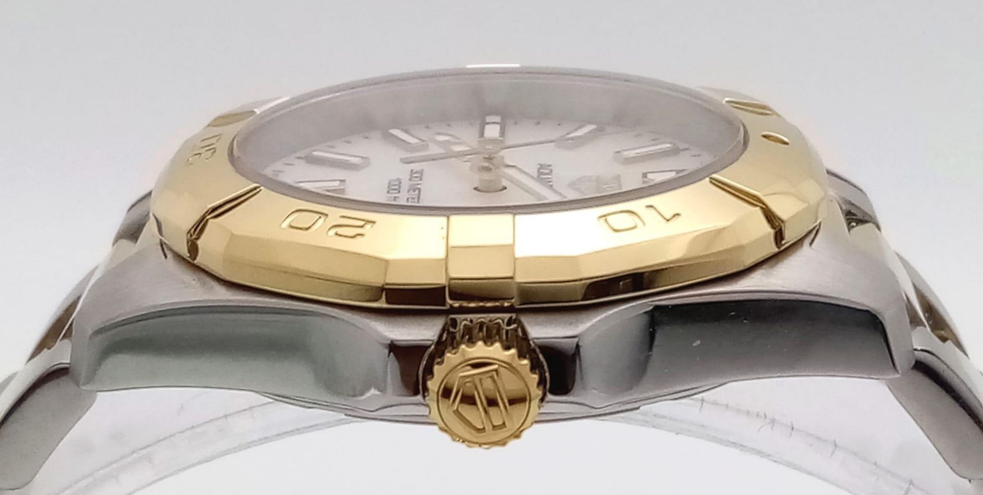 A Tag Heuer Aquaracer Ladies Quartz Watch. Two tone gold plated steel bracelet and case - 32mm. - Image 5 of 13