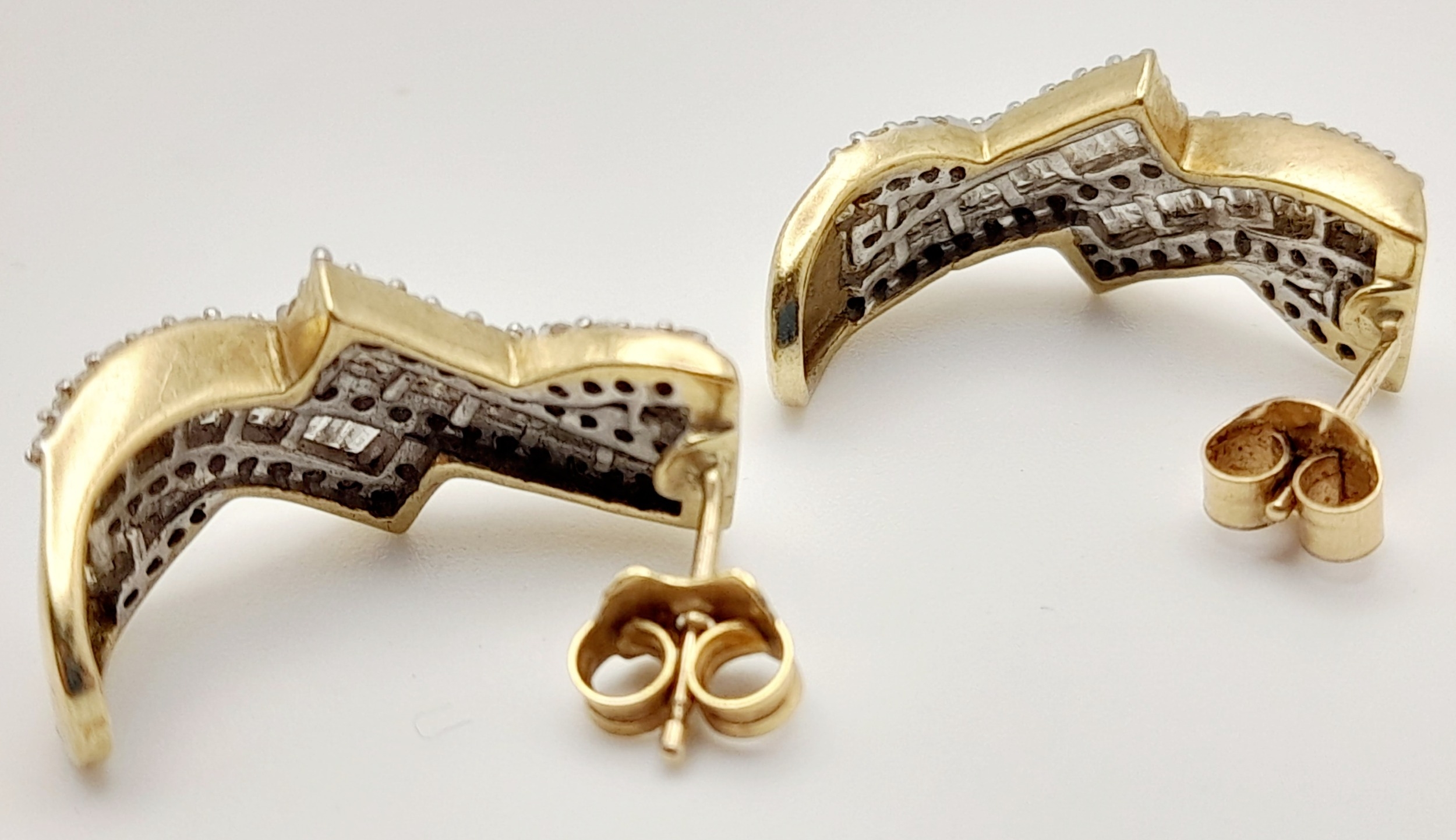 A Pair of 9K Yellow Gold and Diamond Earrings. Round and baguette cut diamonds. 2.5cm drop. 5.1g - Image 3 of 5