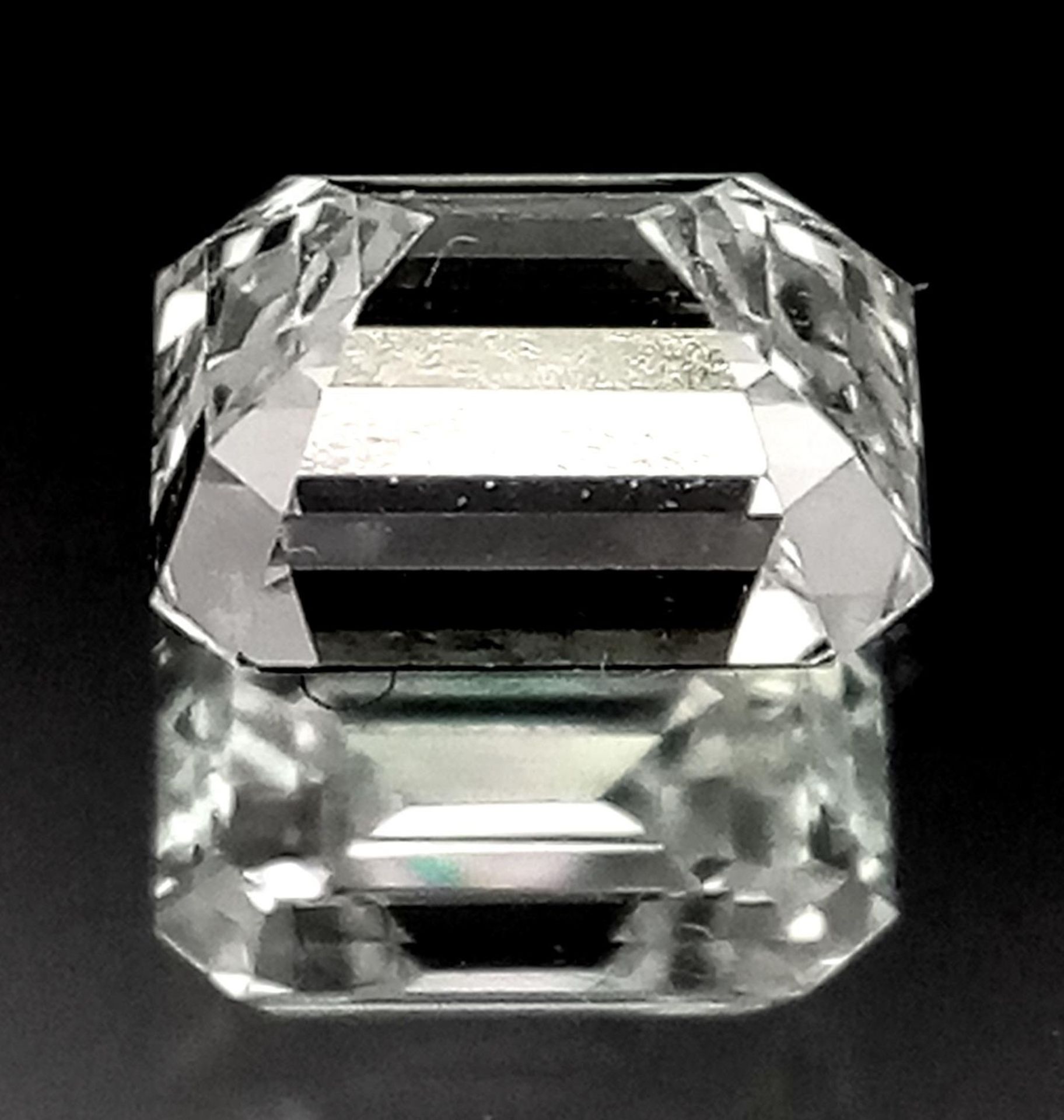 A 0.725ct Emerald Cut Diamond. VVS2 clarity. H colour. Comes with a DIA certificate. - Image 3 of 8