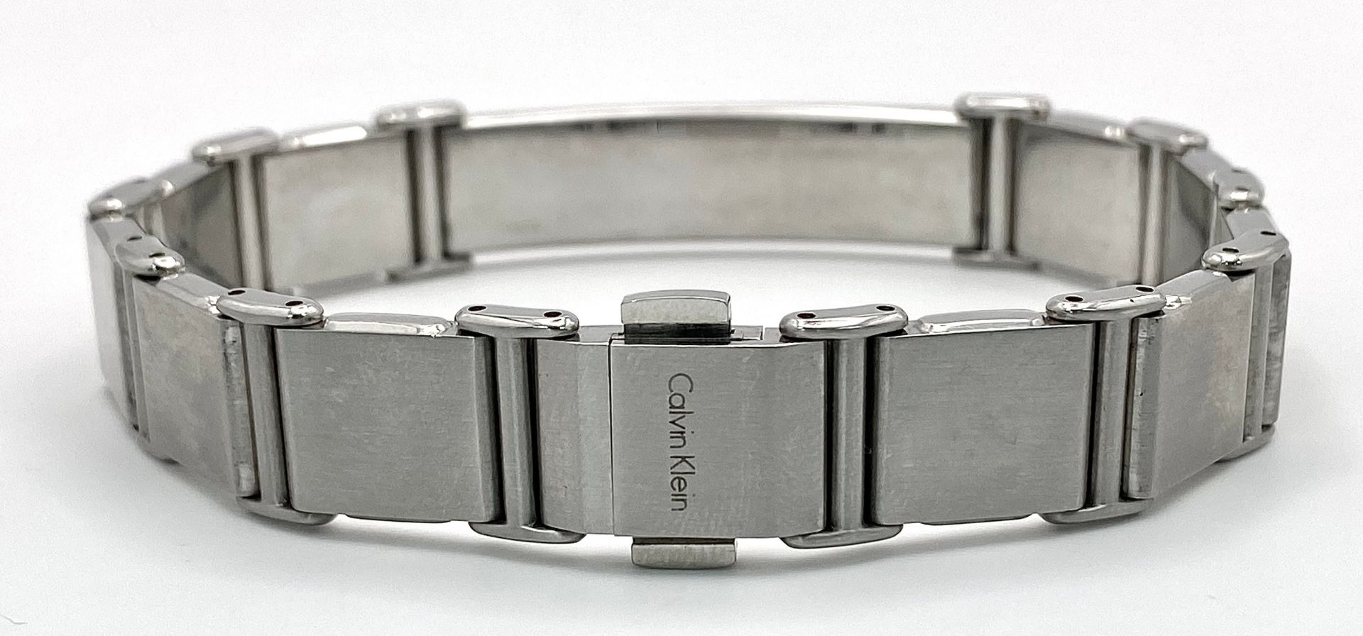 A Calvin Klein White Metal Bracelet, Plus a Multi Stone Brooch in White Metal. 20cm bracelet. 4cm - Bild 4 aus 4