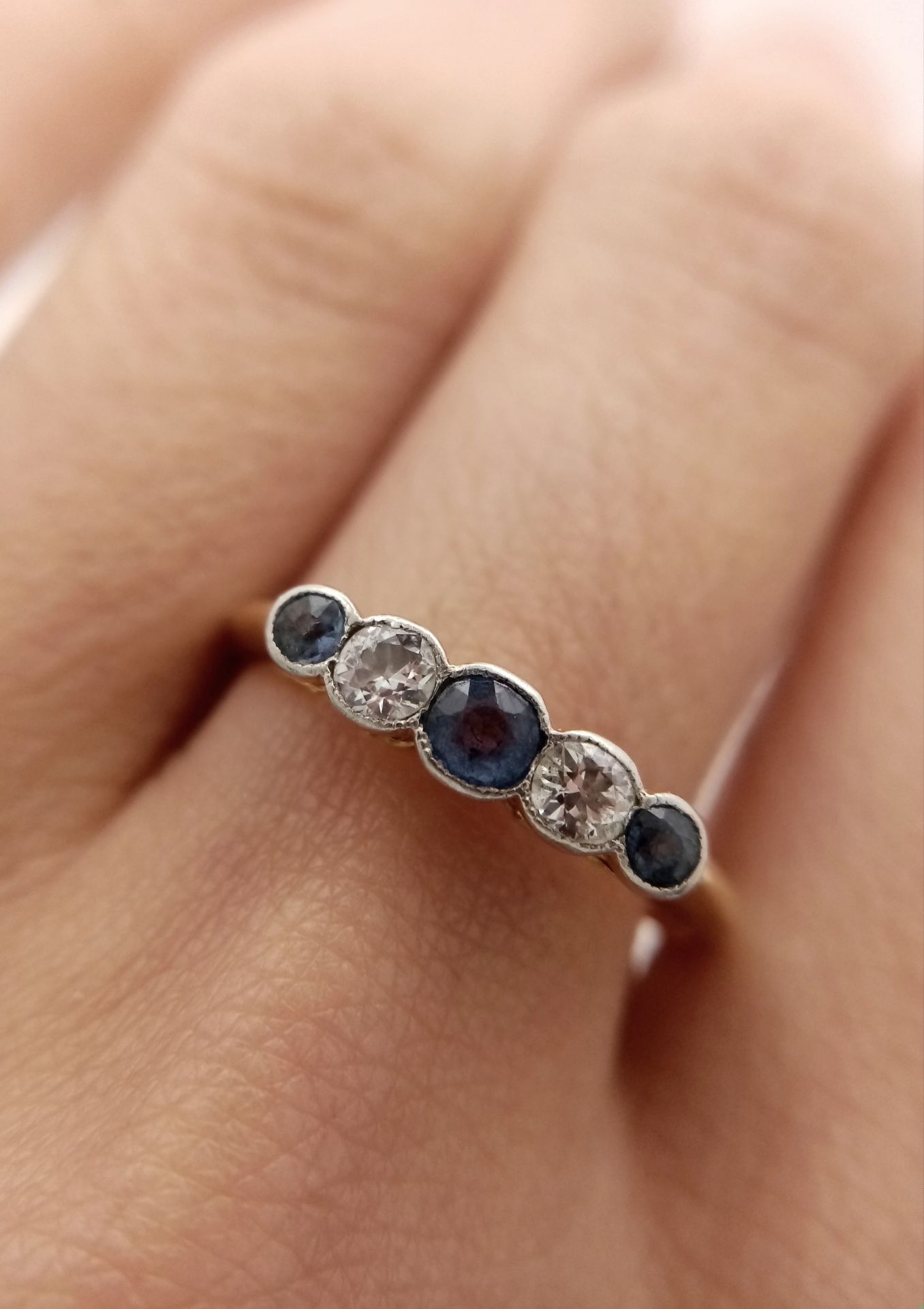 An 18K Gold (tested) Diamond and Pale Blue Sapphire Ring. Size O. 2.6g total weight. - Image 5 of 6