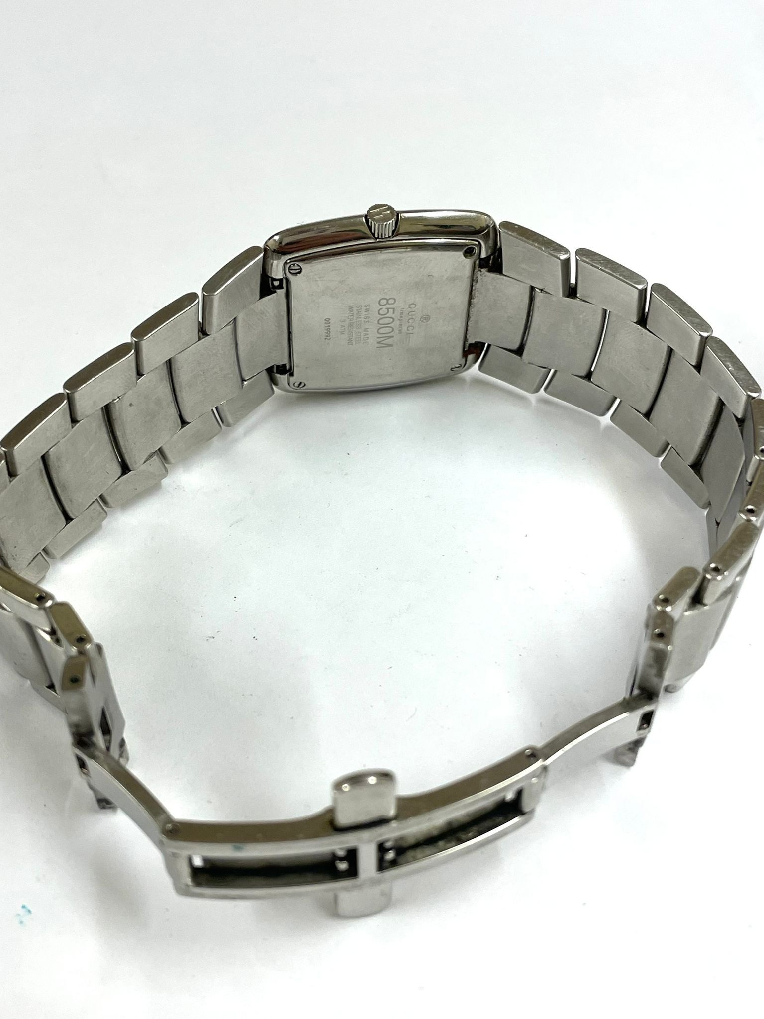 A Gents Gucci 8500M quartz date watch , needs battery as found . - Image 3 of 4