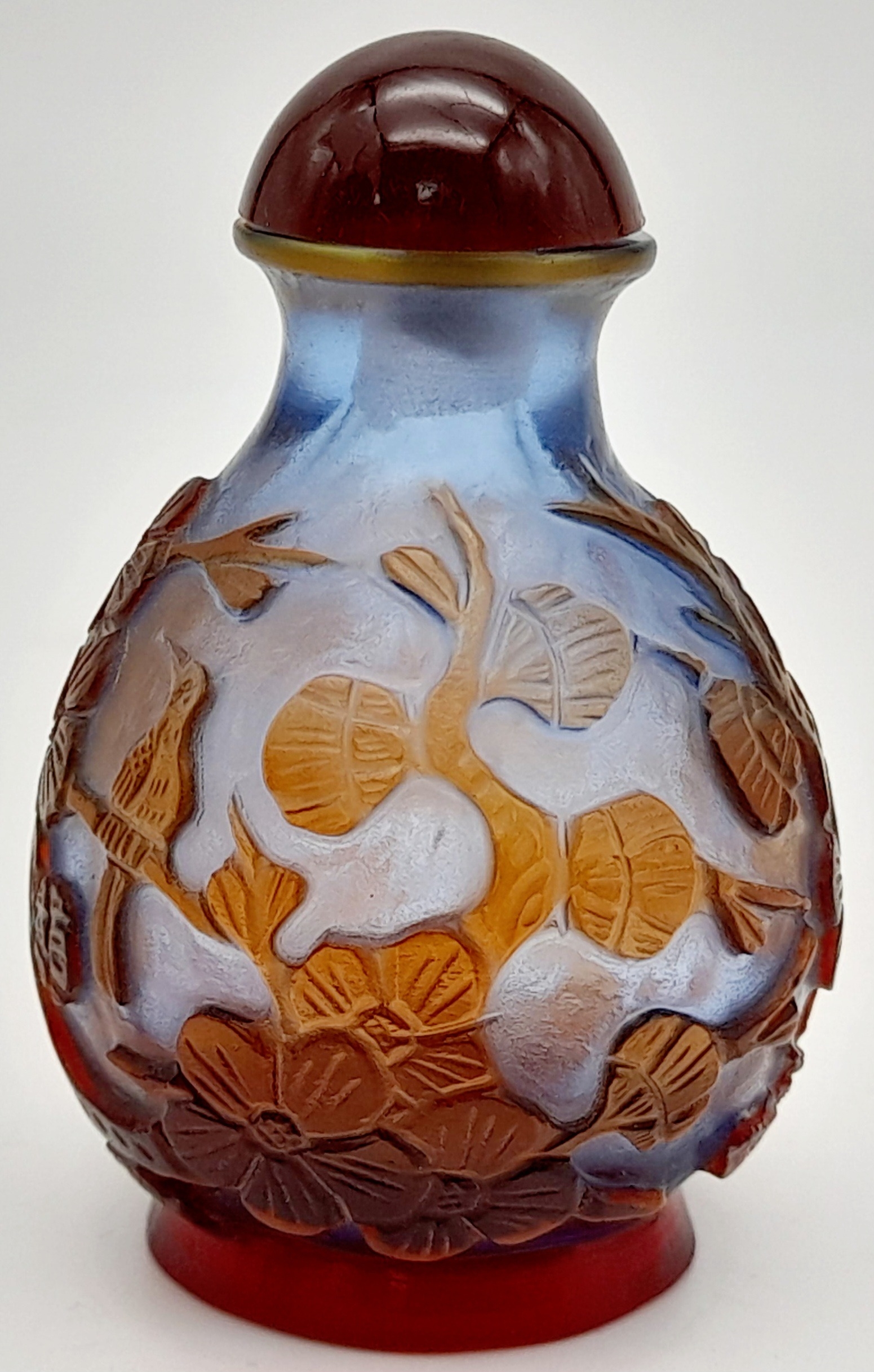 A Vintage Chinese Glass Snuff Bottle. Floral decoration. 6cm - Image 2 of 5