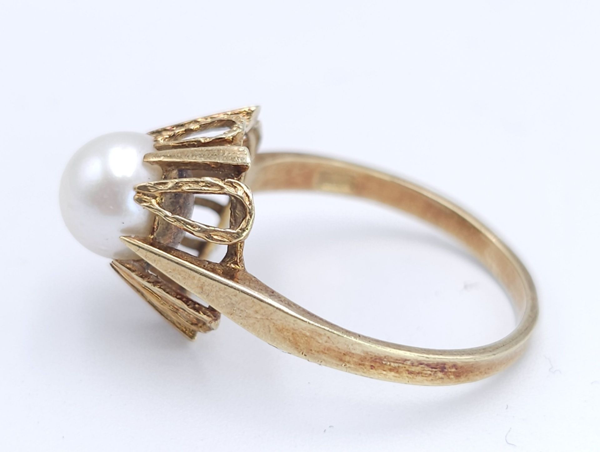 A Vintage 14K Yellow Gold Pearl Ring. Size O. 3g total weight. - Bild 3 aus 6