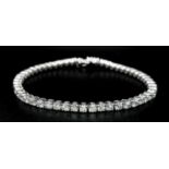 A 18K WHITE GOLD DIAMOND TENNIS BRACELET 5.30CT OF WHITE BRILIANT CUT DIAMONDS 12.9G 17.7cm LENGTH