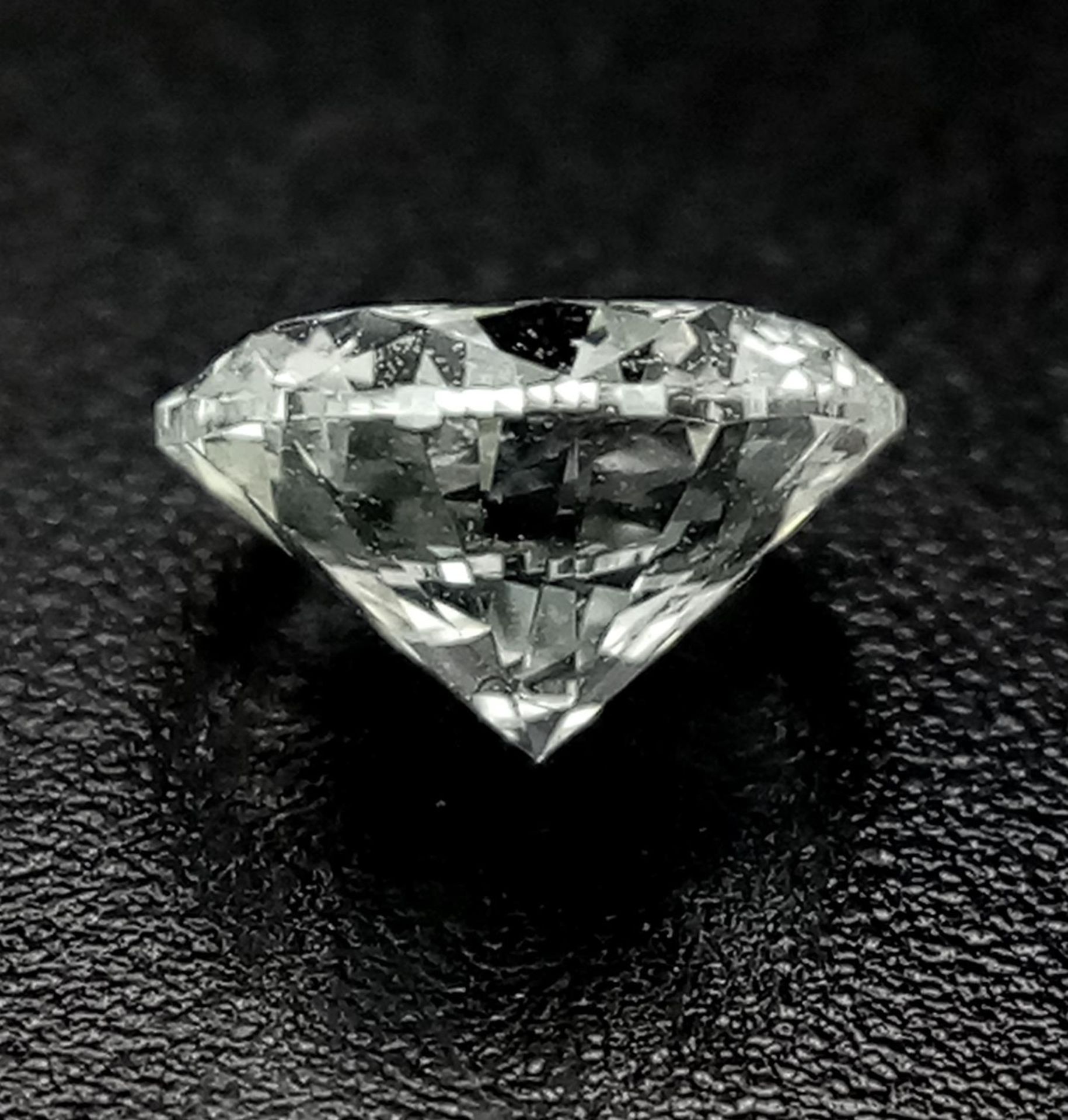 A 1.005ct Brilliant Round Cut Diamond. VVS2 Clarity. H Colour. IDL certificate. - Image 2 of 7