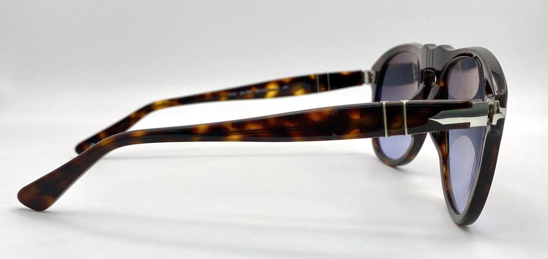 A Pair of Designer Persol Sunglasses. - Bild 2 aus 7