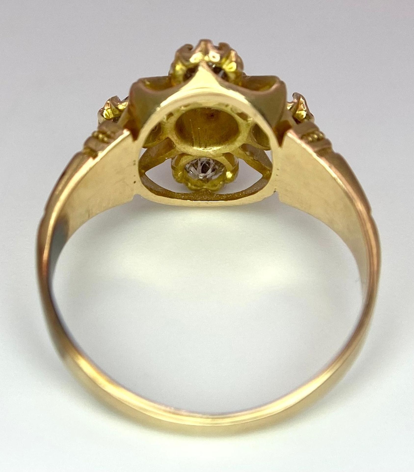 A 9K Yellow Gold (tested) Diamond Ring. Five round cut diamonds on a raised setting. Size N. 4.32g - Bild 5 aus 5