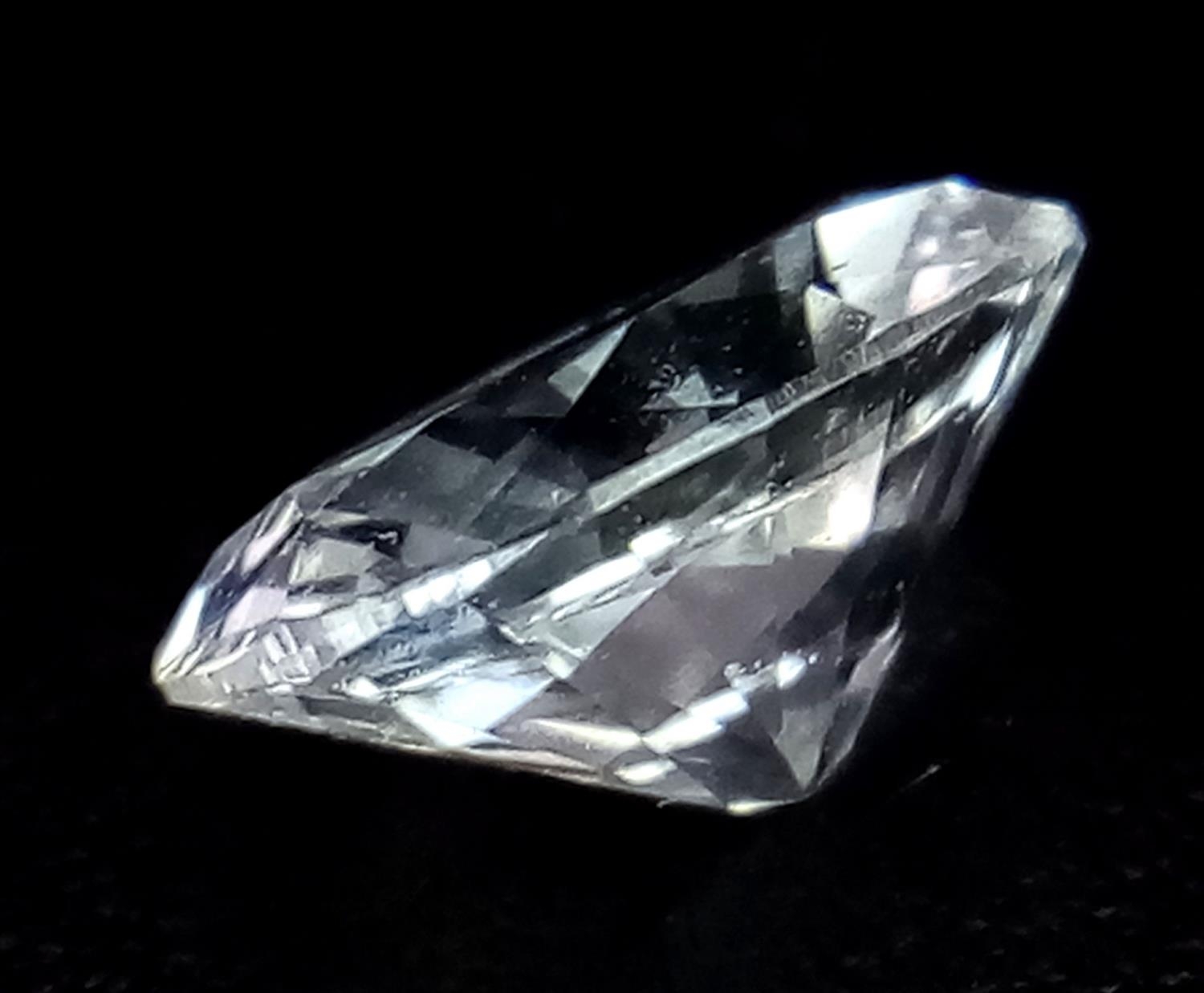 A 0.750ct Oval Shaped Diamond. VVS2 clarity. D colour. Comes with an IDL certificate. - Image 4 of 6