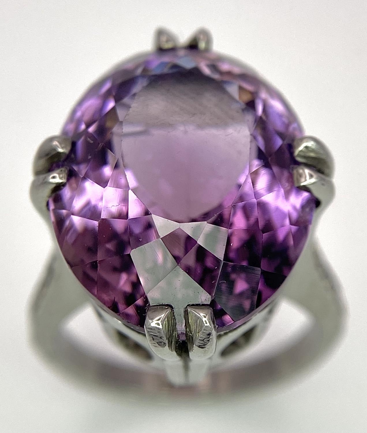 A 925 Silver Amethyst Ring. Size N. 10g