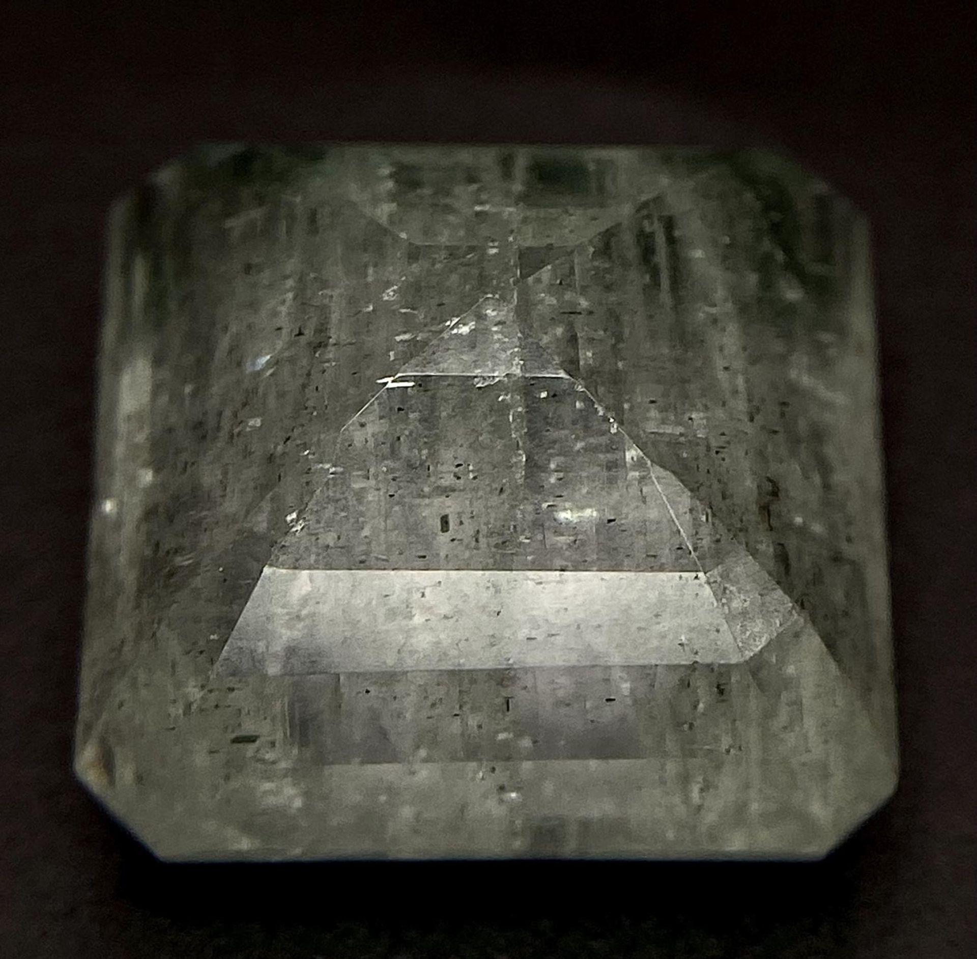 A 25.26ct Zambian Green Beryl Gemstone - GFCO Certified. - Image 4 of 5