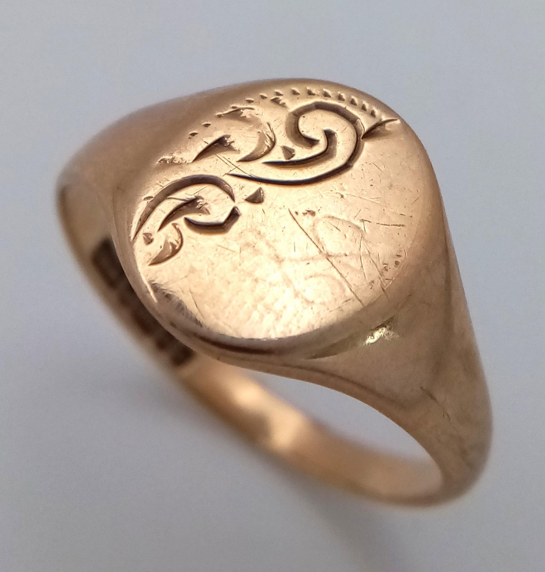 A Vintage 9K Yellow Gold Signet Ring. Full UK hallmarks. Size N. 2g.